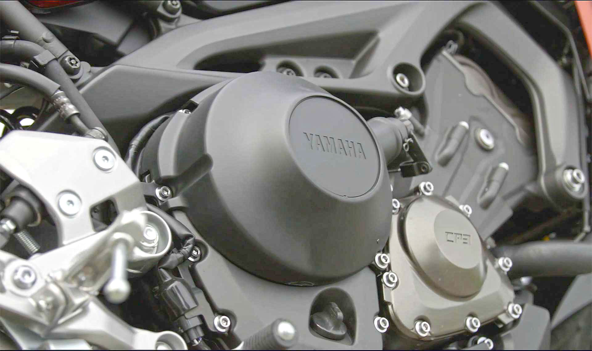 Yamaha Tracer 900 GT motore tre cilindri CP3