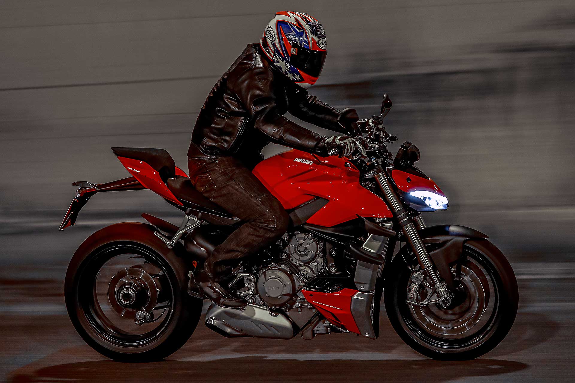 Ducati Streetfighter V4 S rossa, in galleria