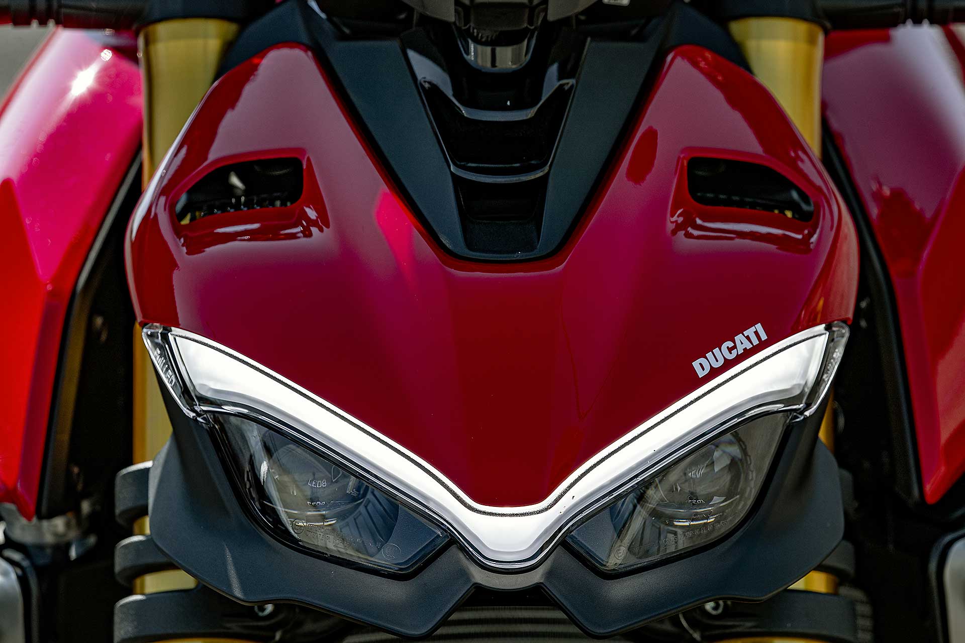 Ducati Streetfighter V4 S rossa, faro
