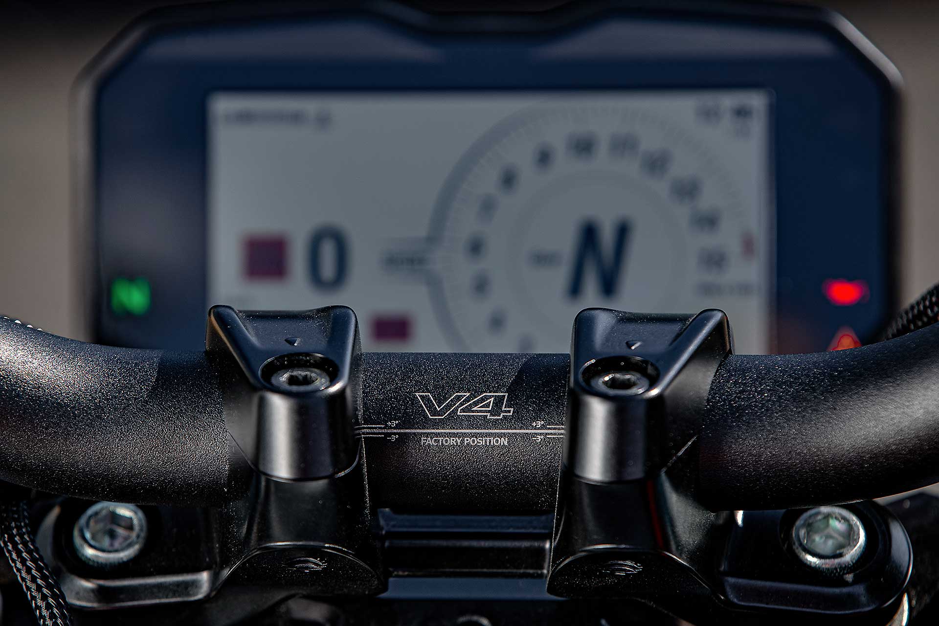 Ducati Streetfighter V4 S Dettaglio maniubrio regolabile