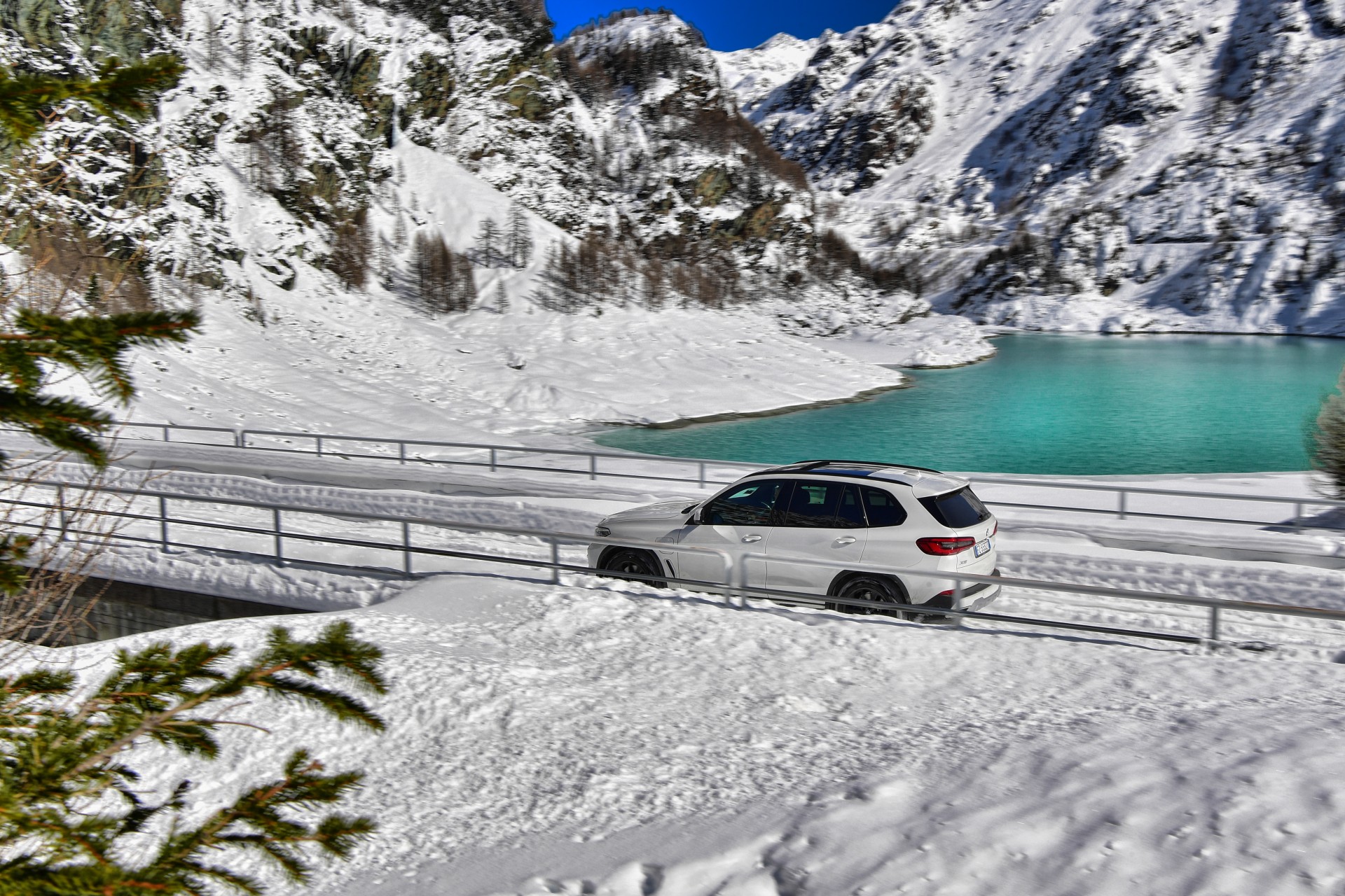 BMW-X5-xDrive-45e-plugin-hybrid-2020_00049