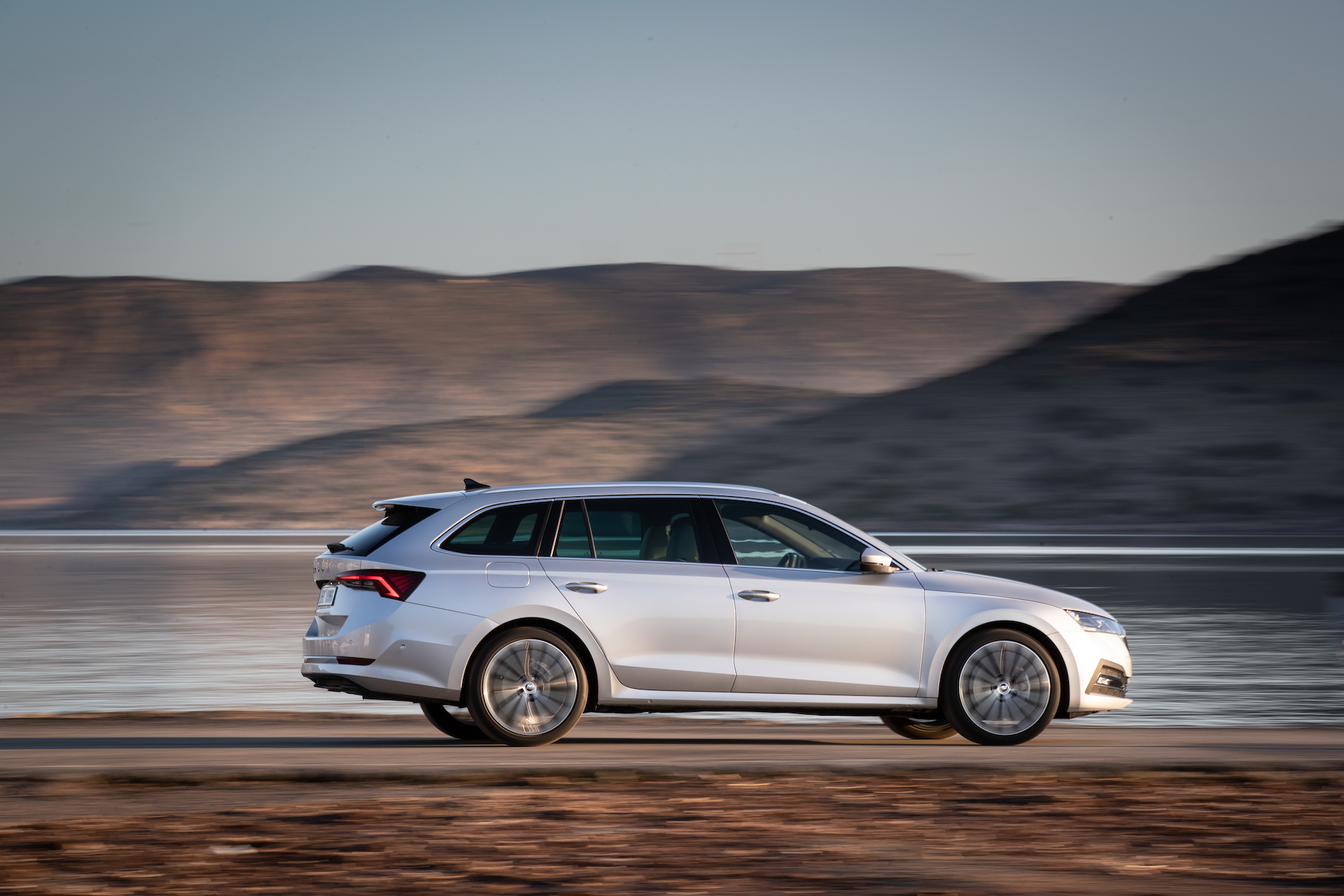 Nuova Skoda Octavia laterale