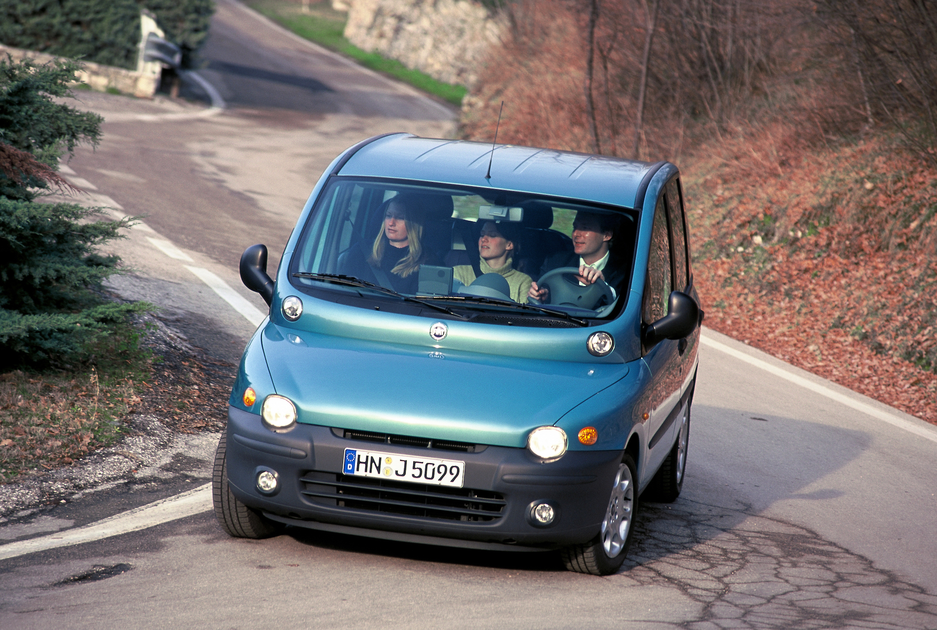 fiat_multipla azzurra, frontale movimento