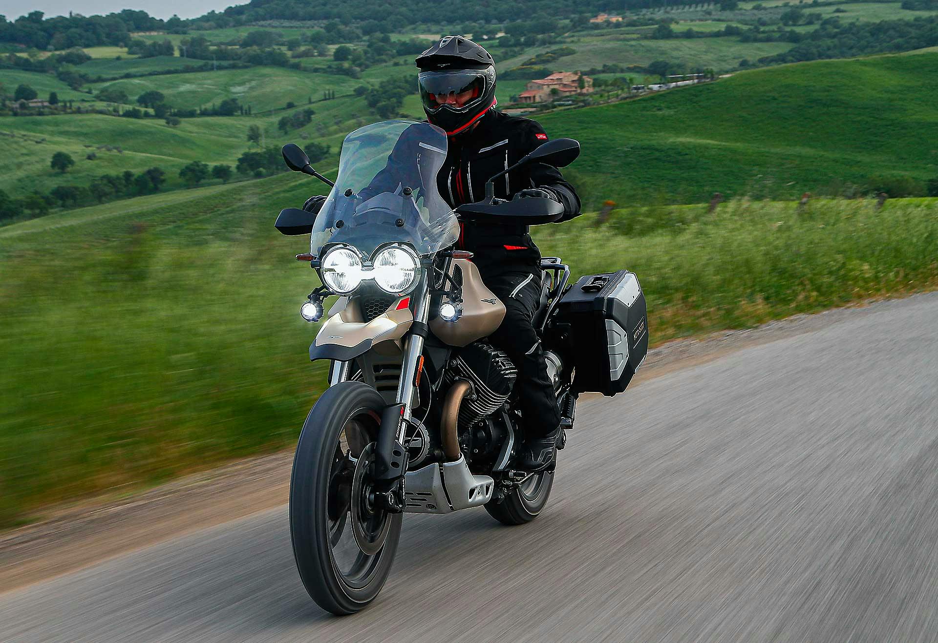 Moto Guzzi V85 TT Travel camera car