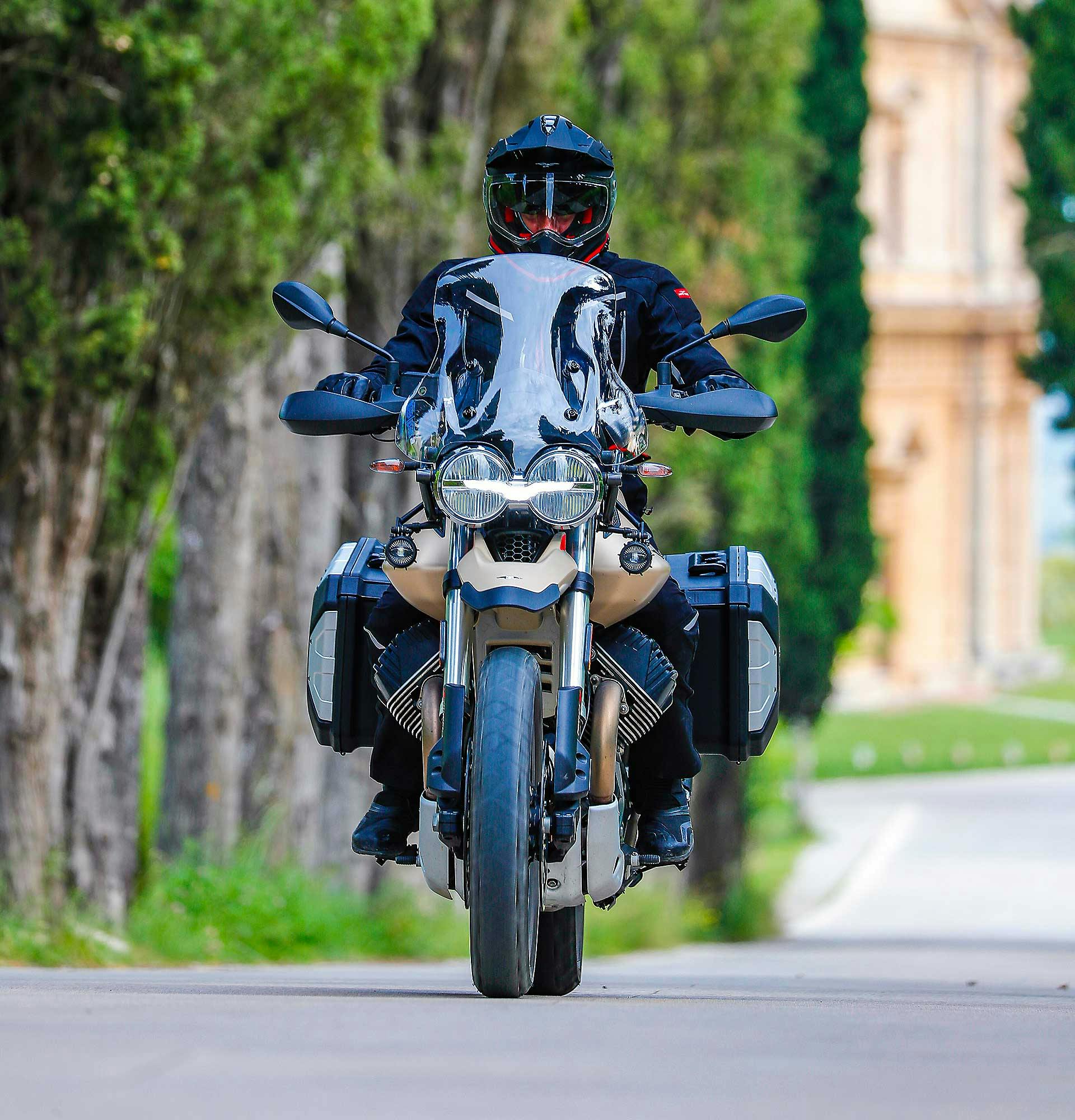 Moto Guzzi V85 TT Travel