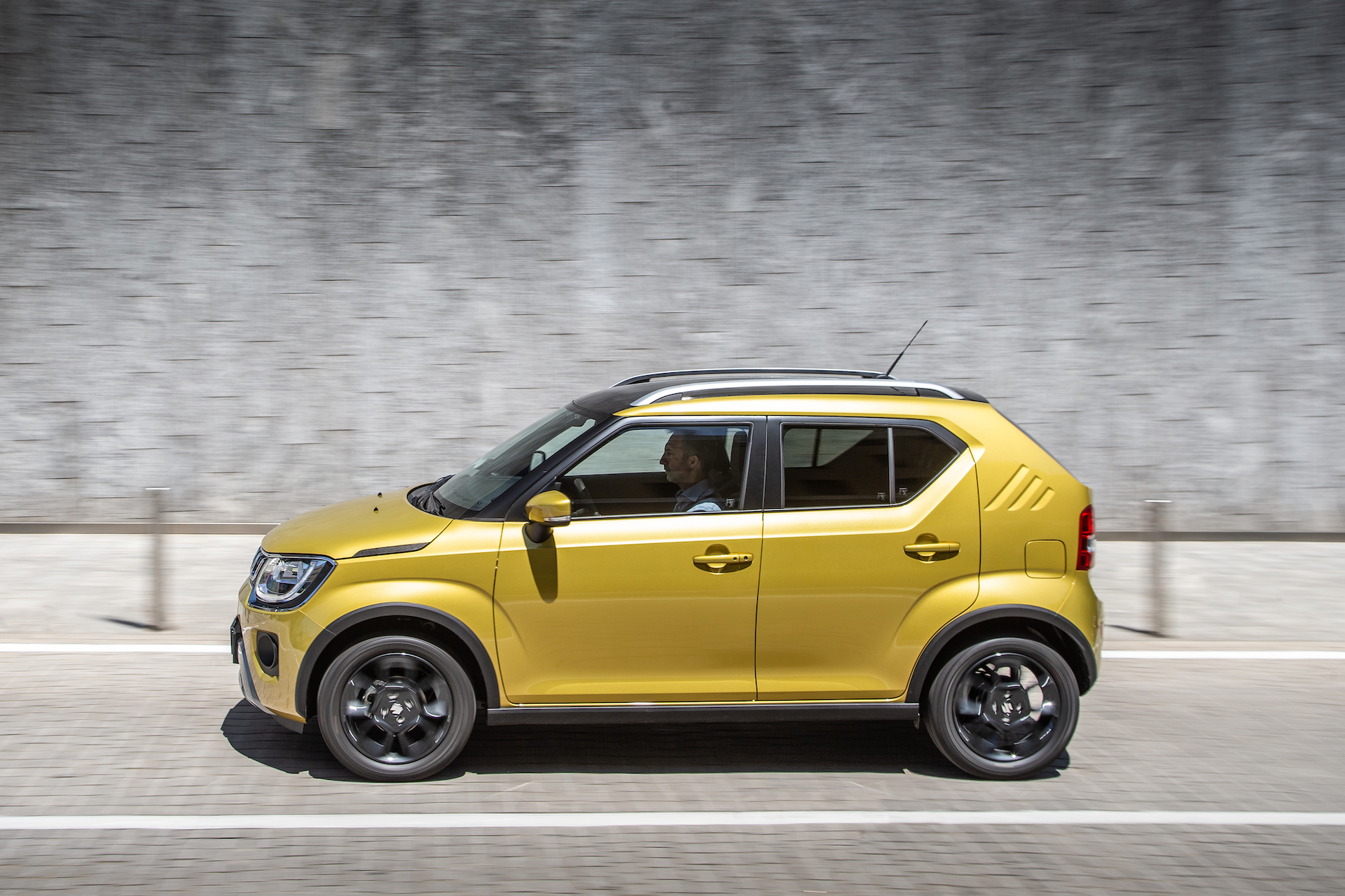 Suzuki Ignis restyling vista laterale