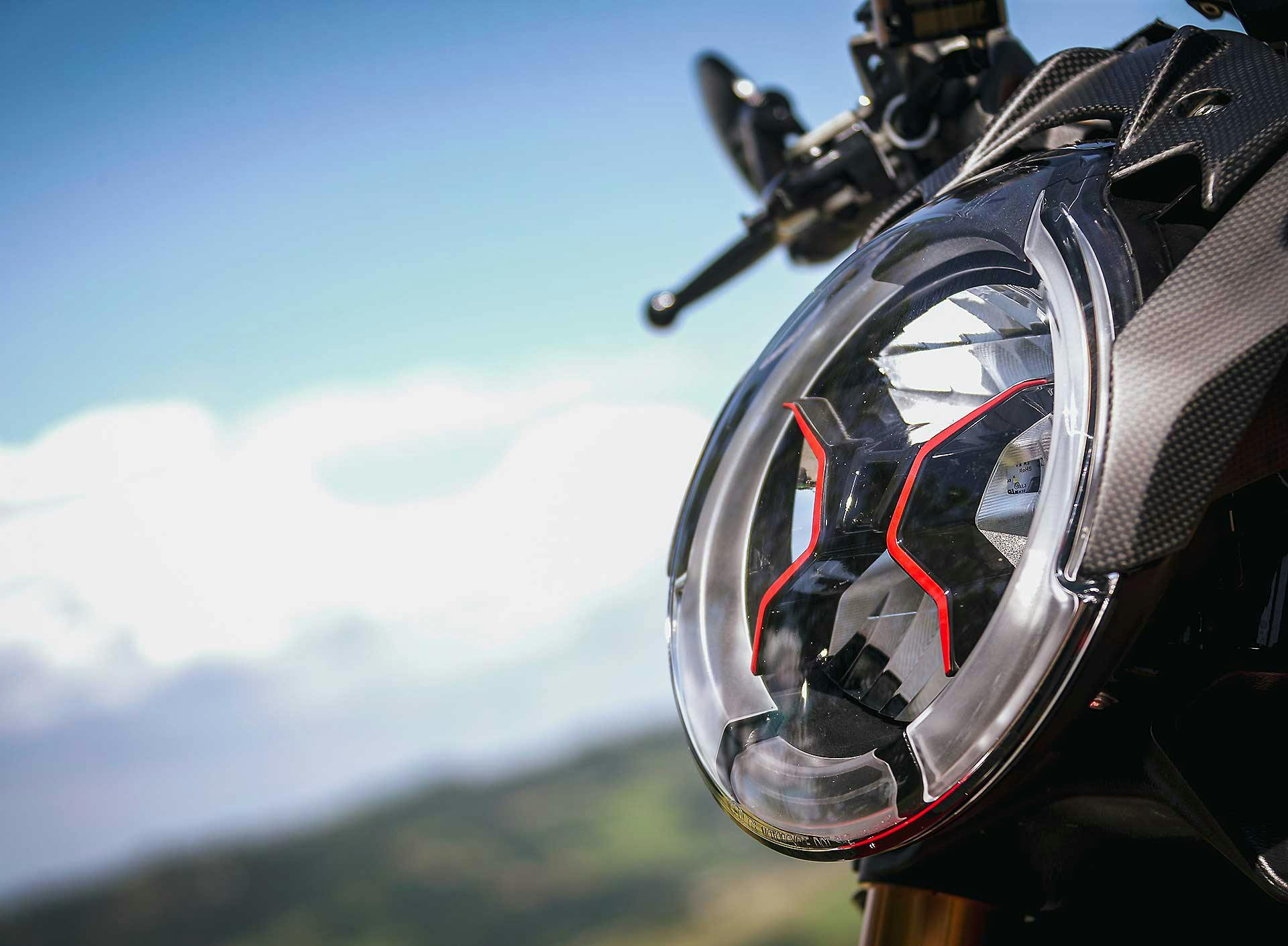 Migliore Maxi Naked 2020 MV Agusta Brutale 1000 RR faro anteriore