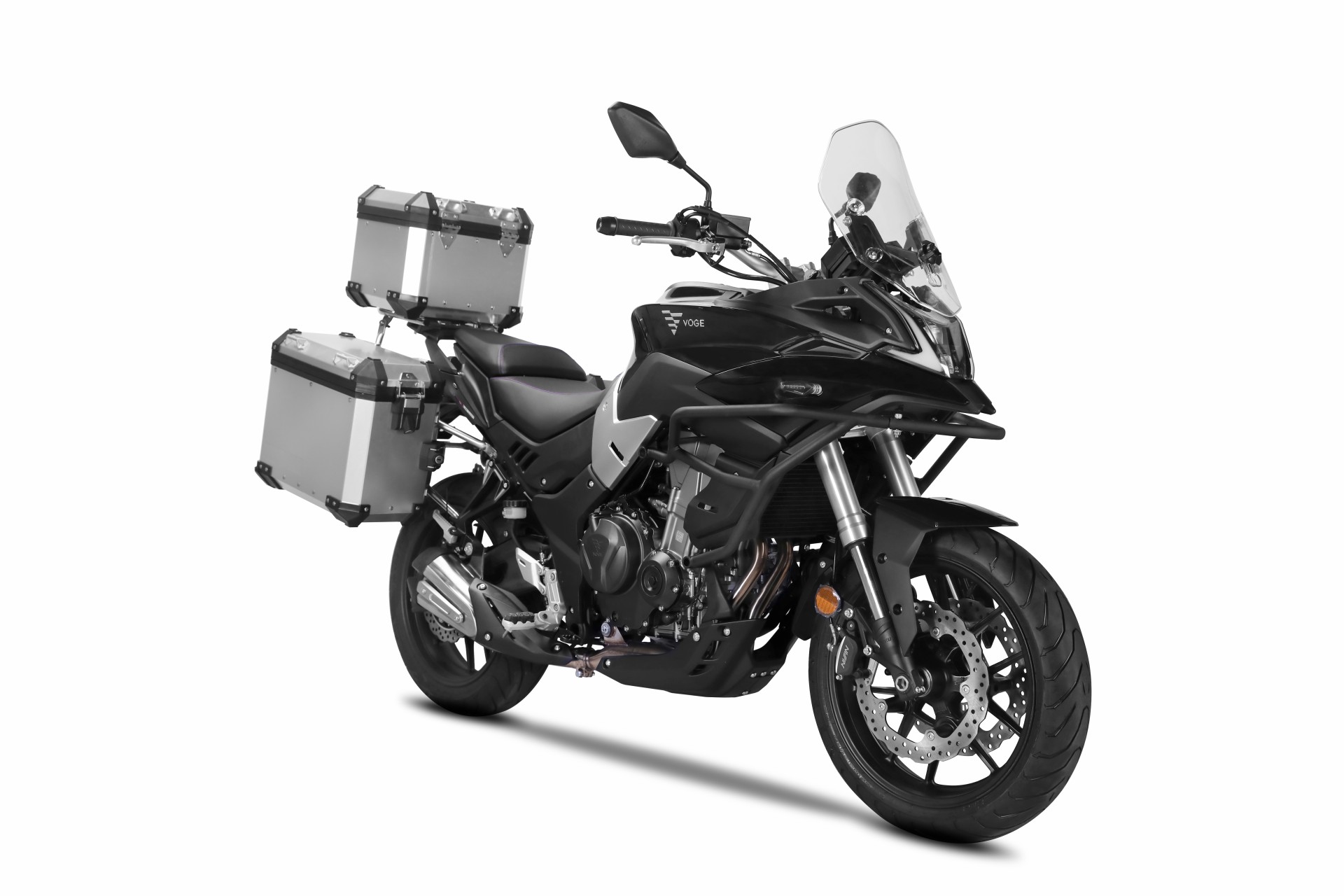 Voge Valico 500 DS, nera con borse, vista di tre quarti anteriore statica