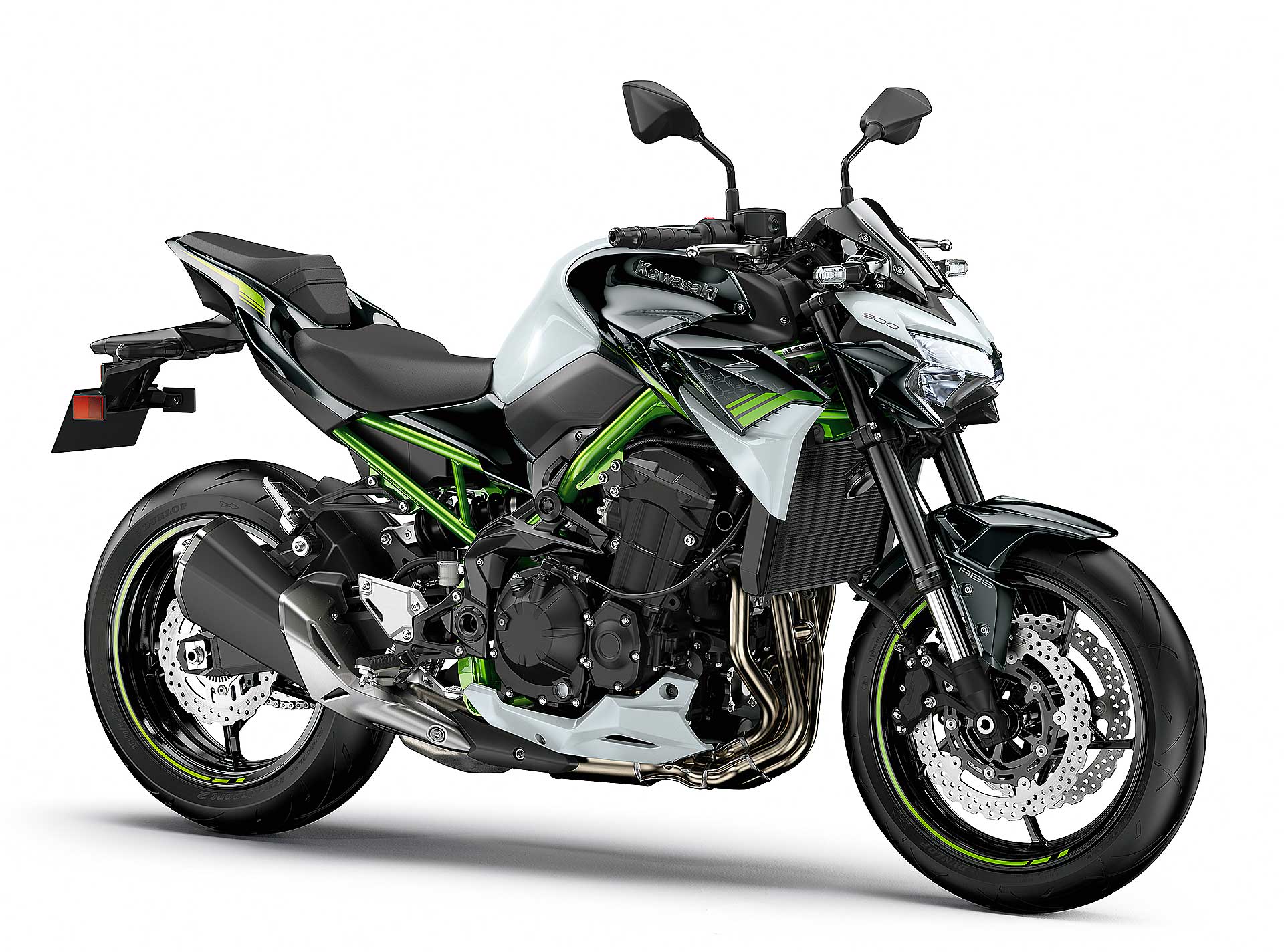 Prova Kawasaki Z900 2020 moto verde studio fondo bianco