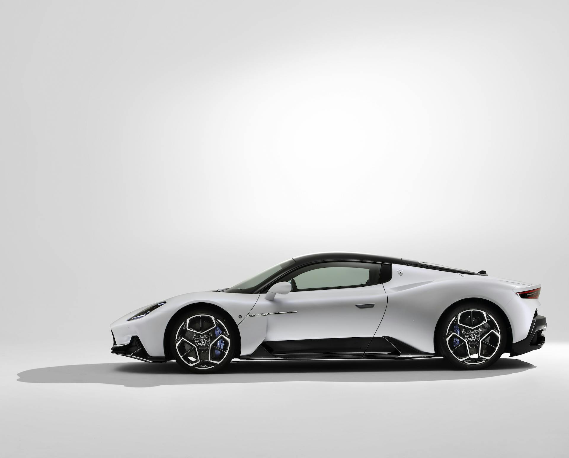 MASERATI MC20 vista laterale