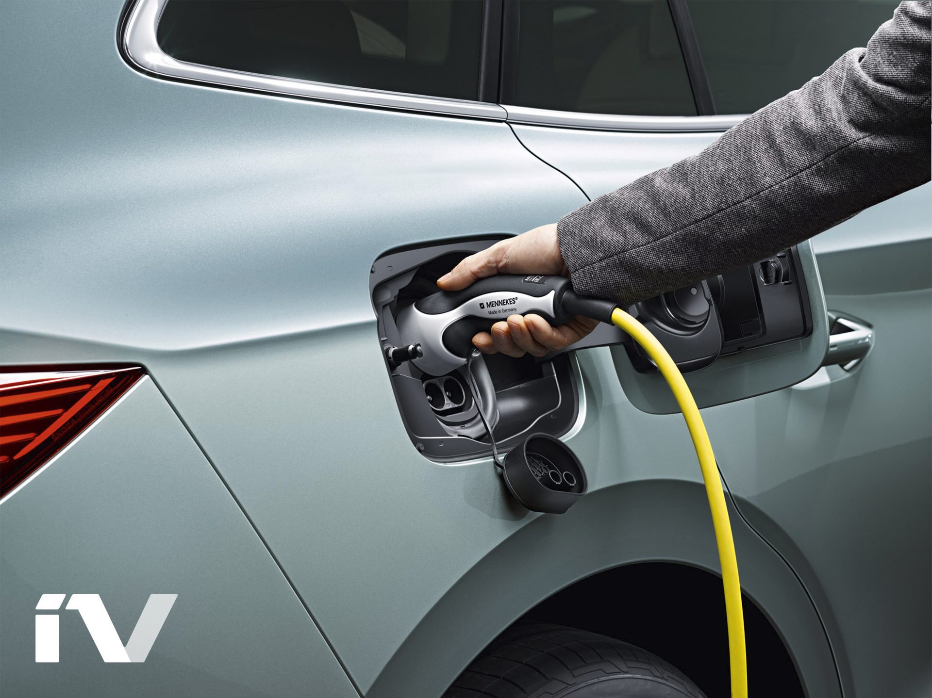 Skoda Enyaq presa ricarica