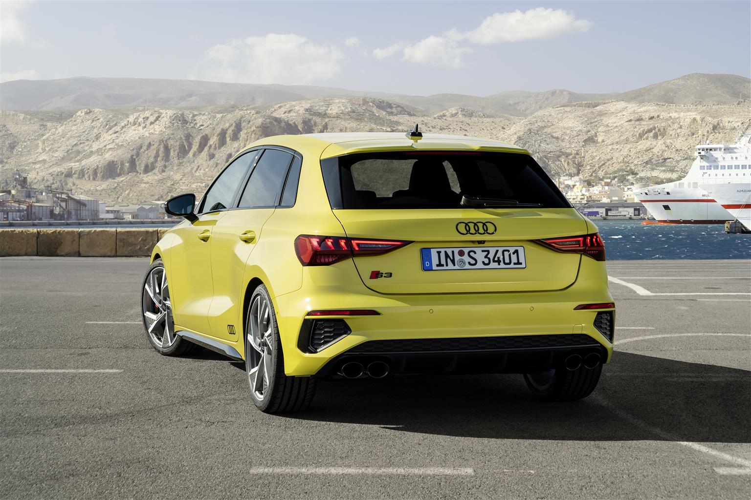 Audi S3 Sportback gialla vista posteriore