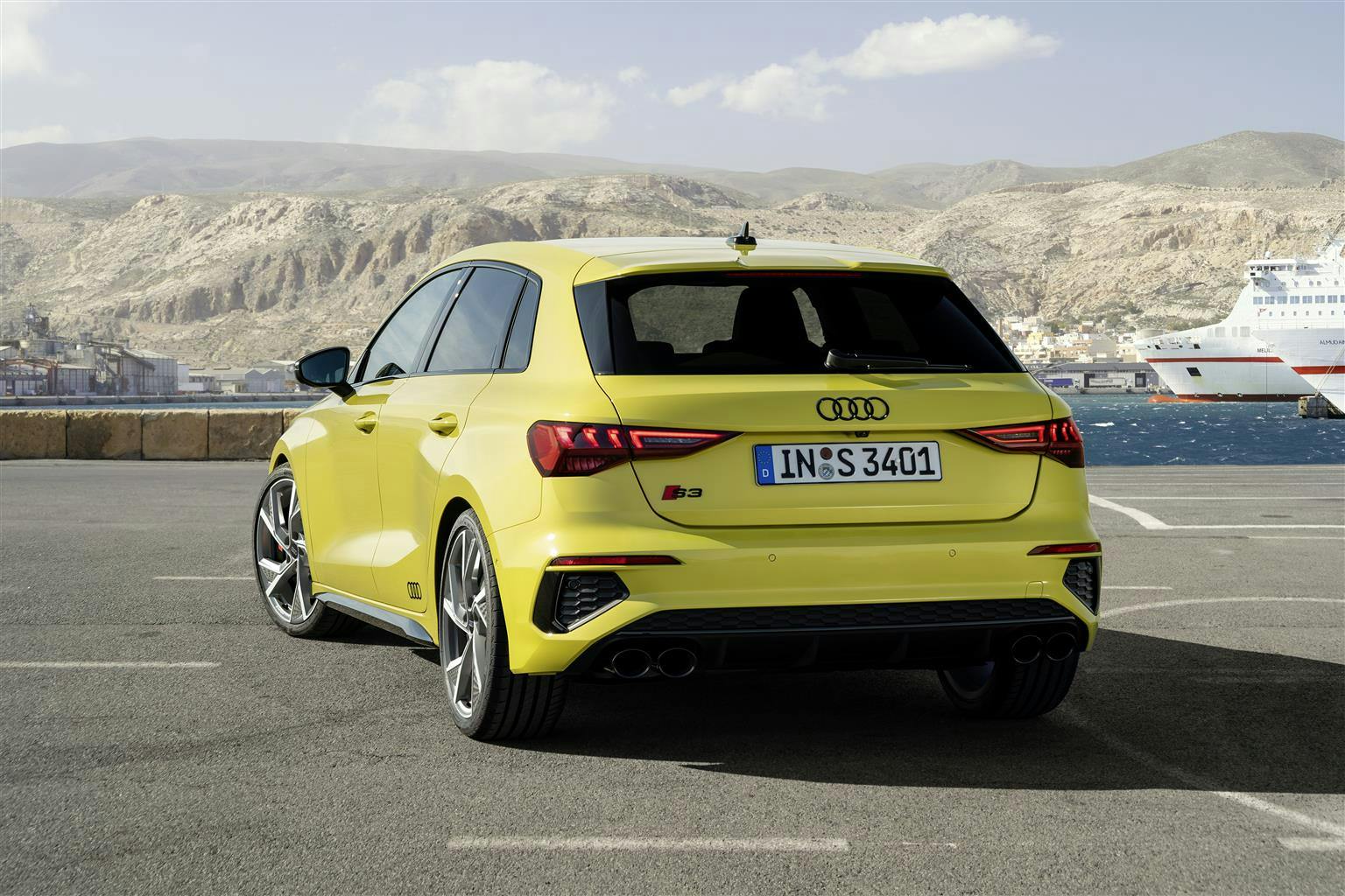Audi S3 Sportback gialla vista posteriore