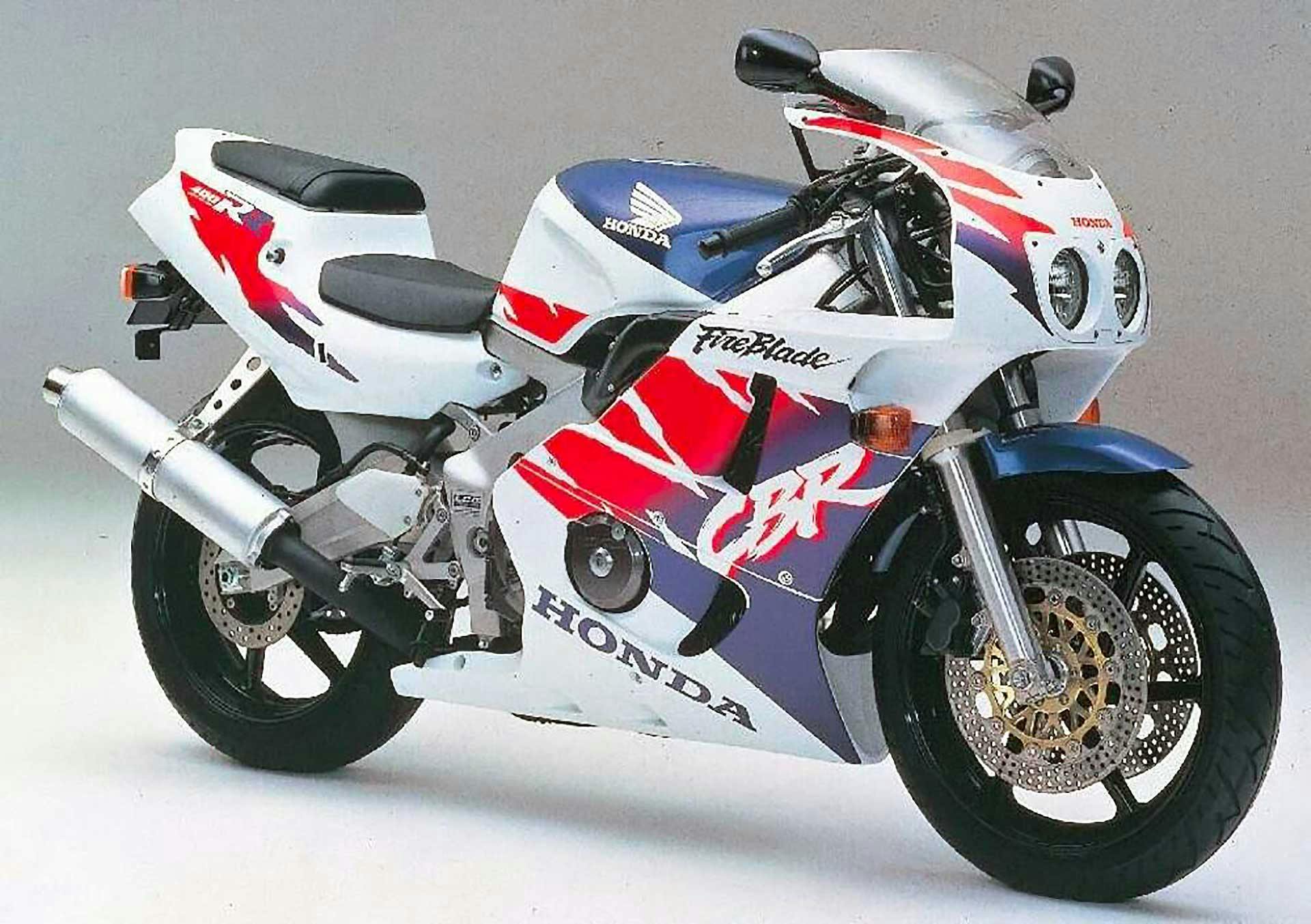 Honda CBR400RR Fireblade supersportive 400 giapponesi