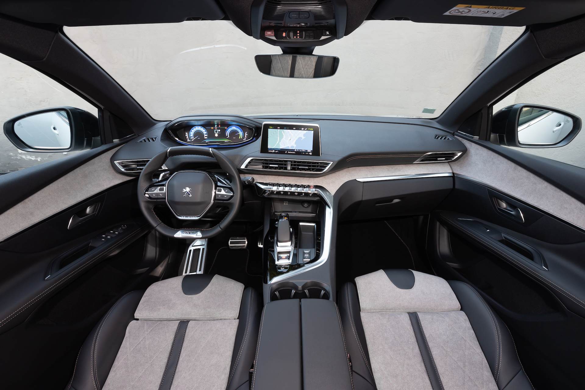 Peugeot 3008 HYbrid4 300 e-AT8 prova consumi