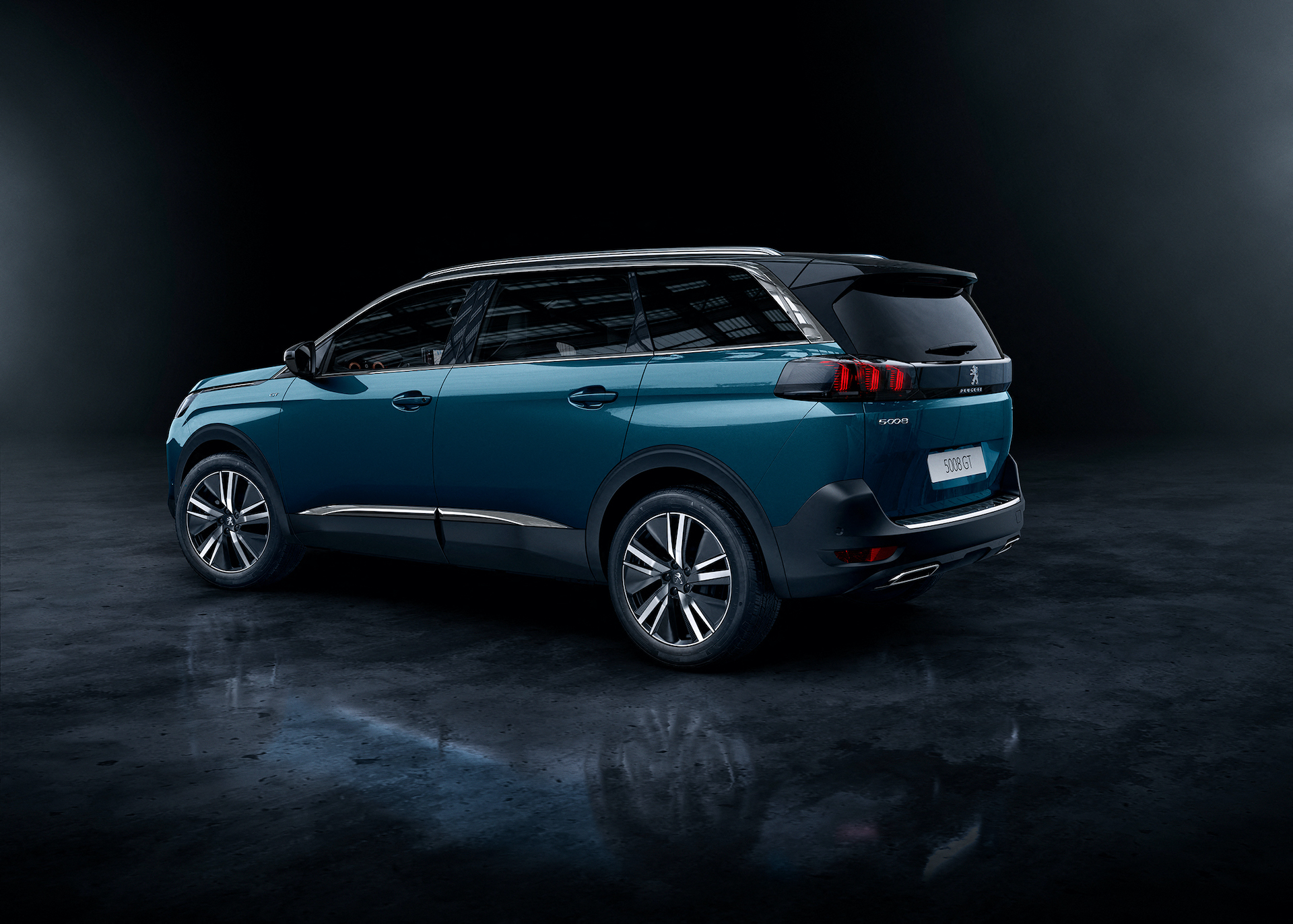 PEUGEOT_5008_restyling tre quarti posteriore
