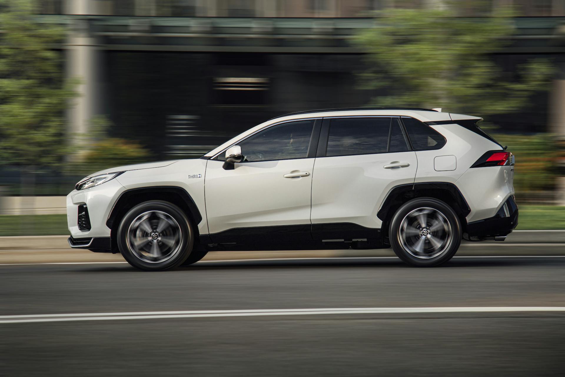 SUZUKI ACROSS PLUG-IN vista laterale