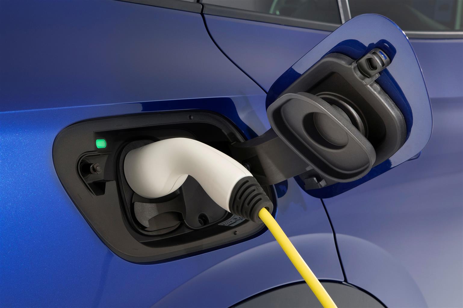 Volkswagen ID.4 sportello ricarica