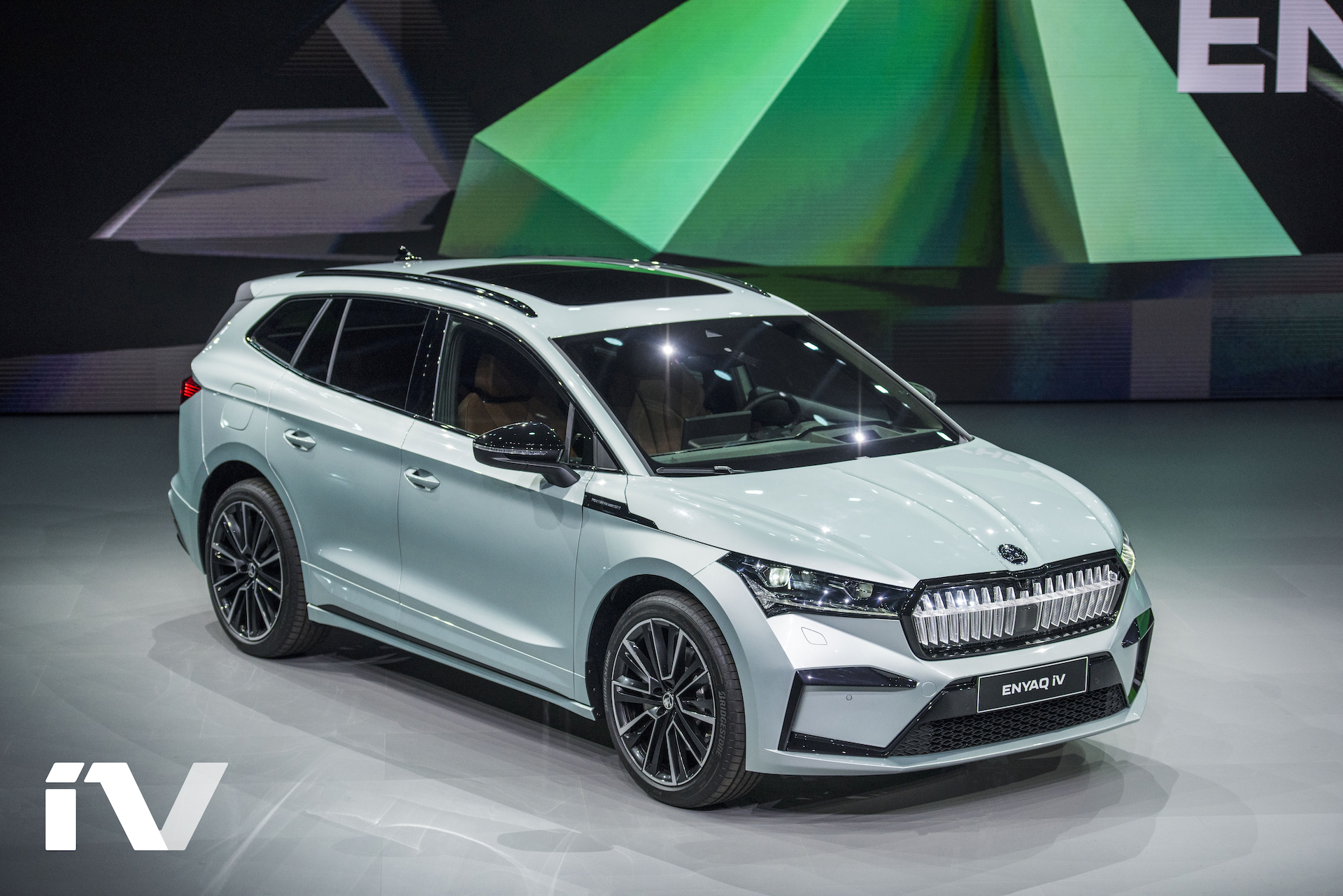 Skoda Enyaq tre quarti frontale
