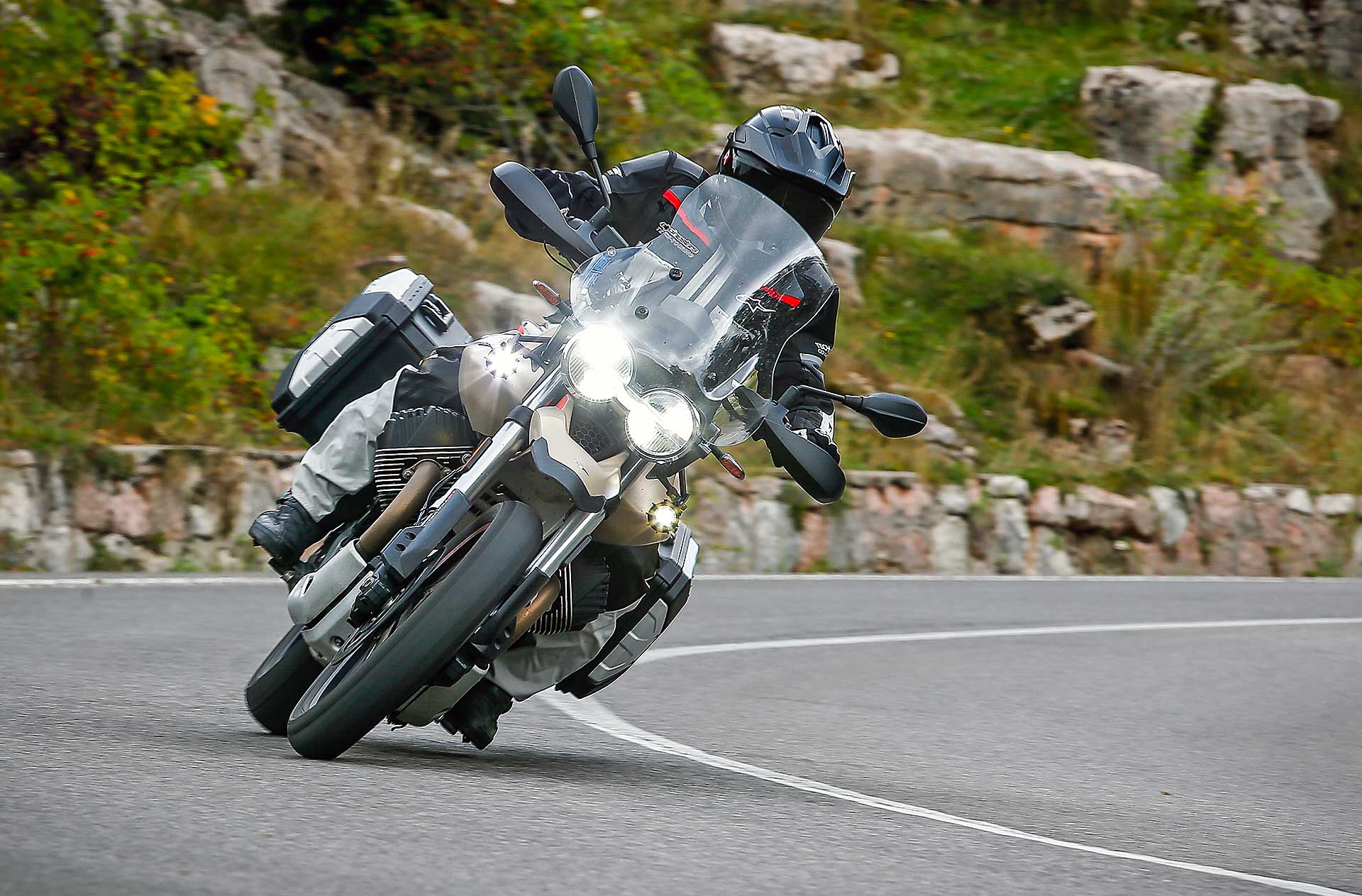 Moto Guzzi V85TT Travel