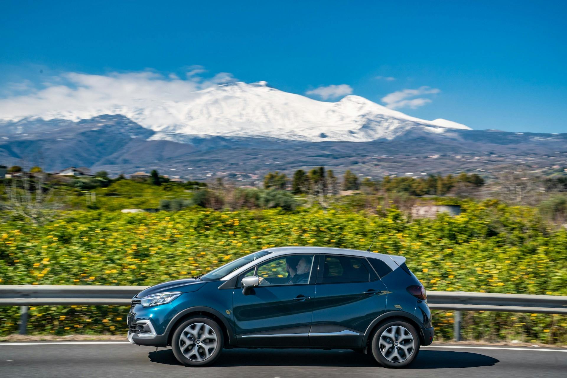 Renault Captur 2019 laterale blu Etna