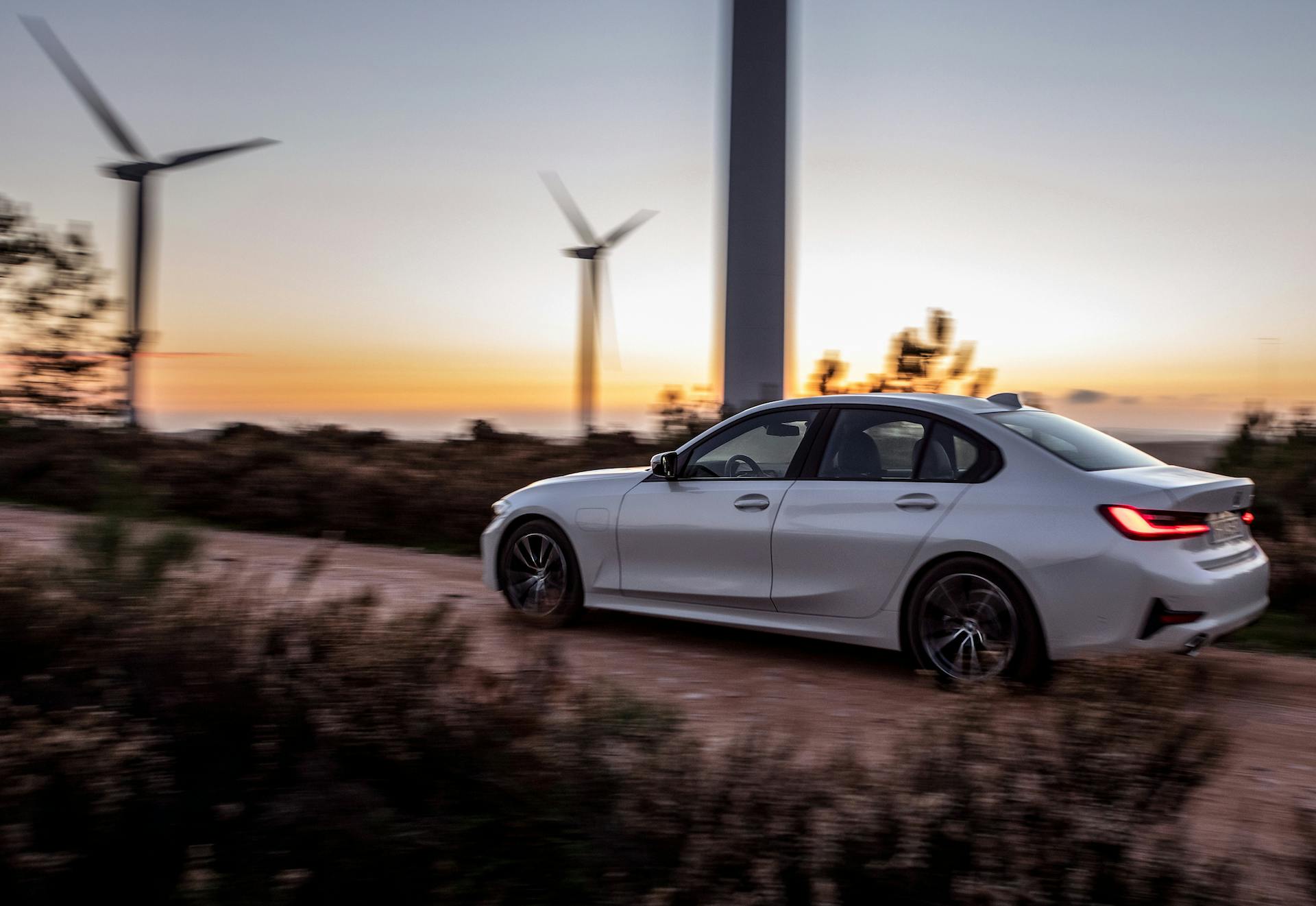 nuova BMW 330e 3/4 posteriore