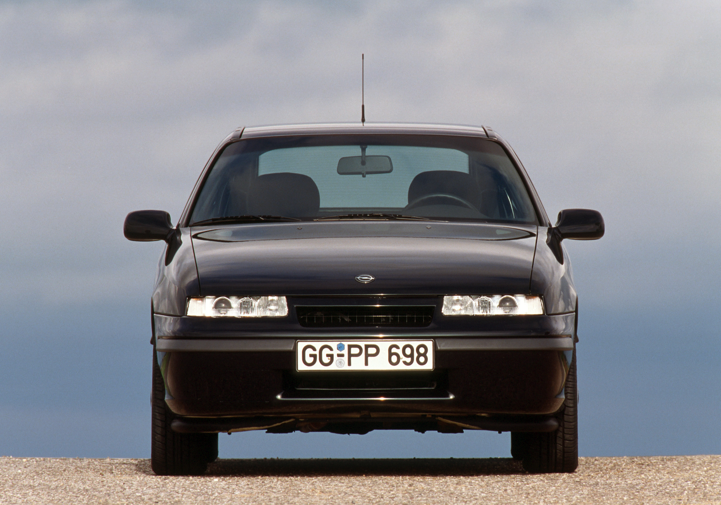 opel_calibra_v6 nera frontale