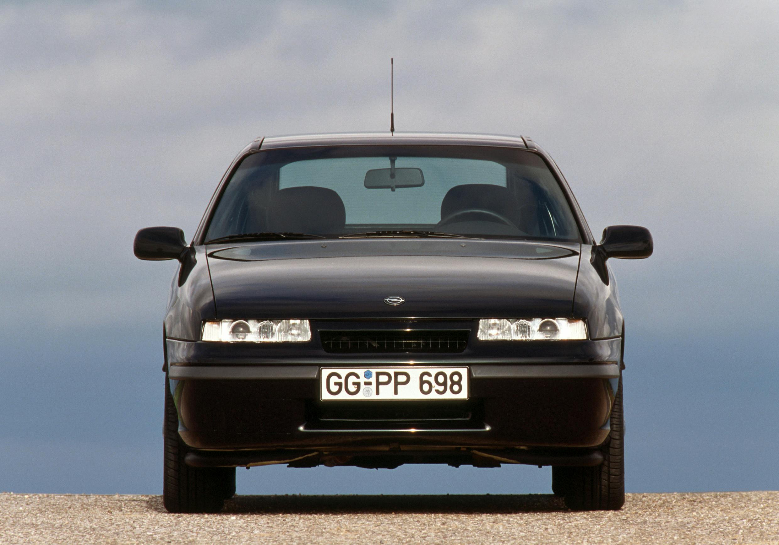 opel_calibra_v6 nera frontale