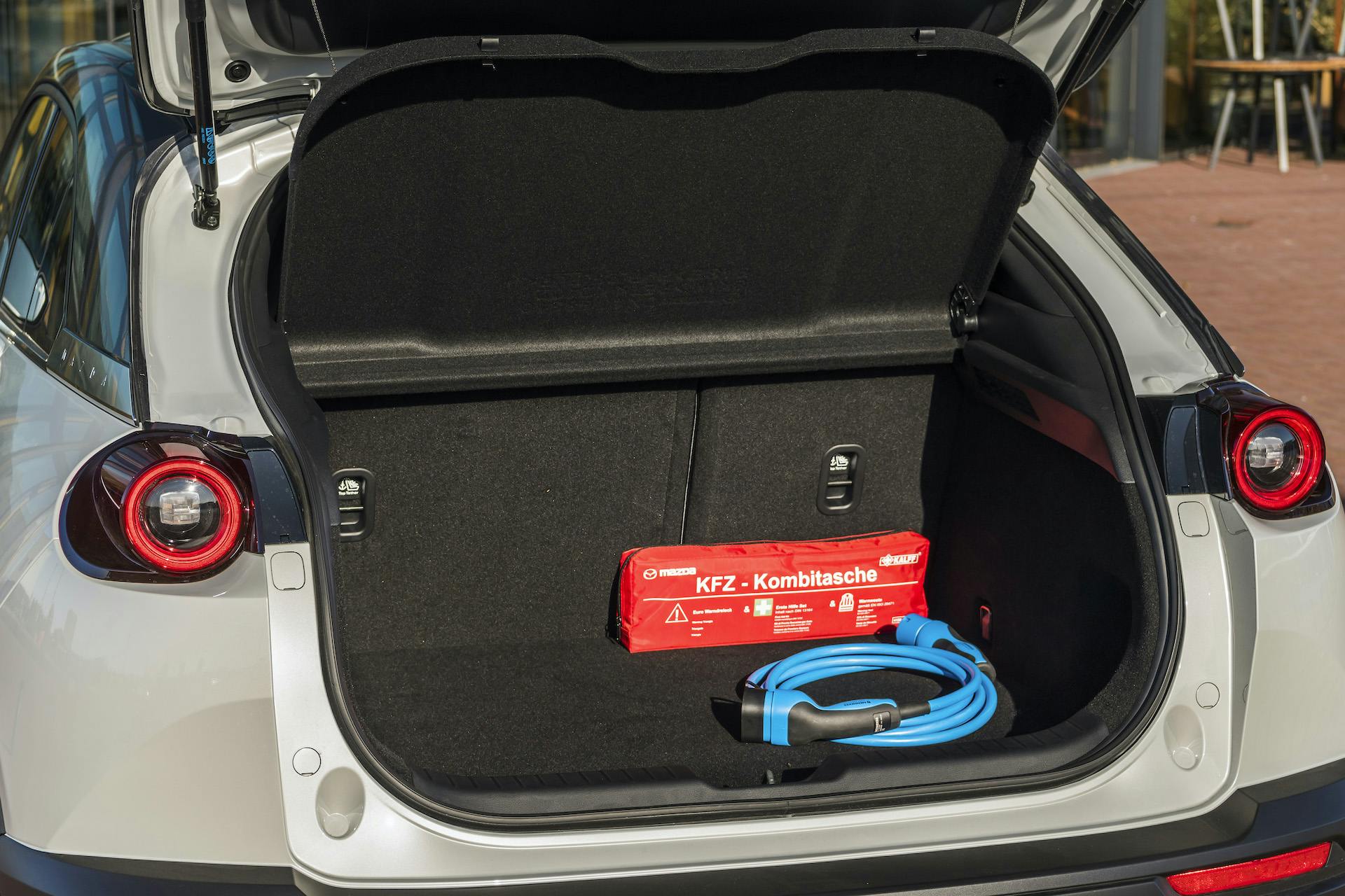 Mazda-MX-30 cavo ricarica