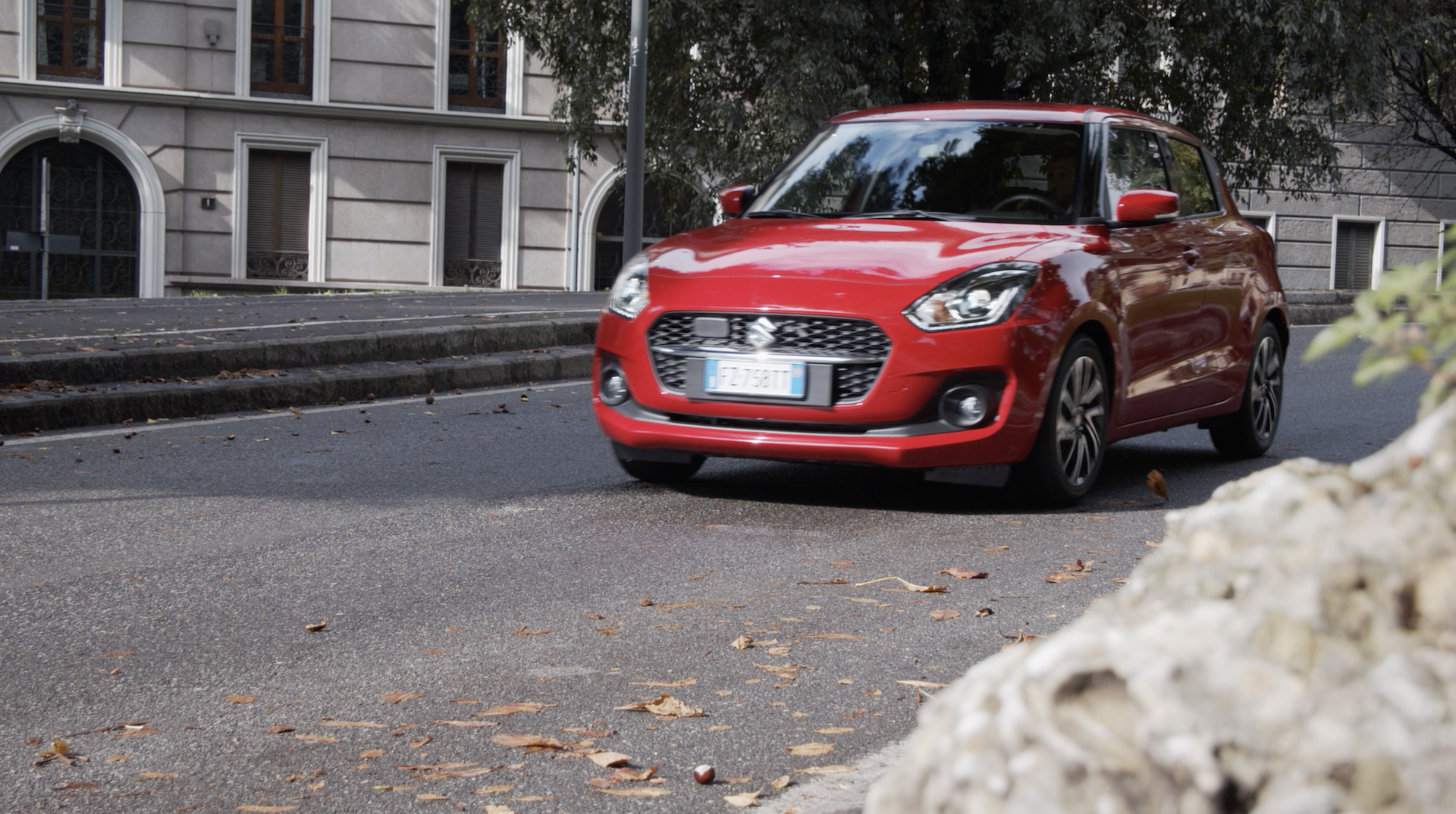 Suzuki Swift rossa città