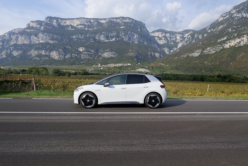 sostenibilità auto elettrica vs benzina e diesel