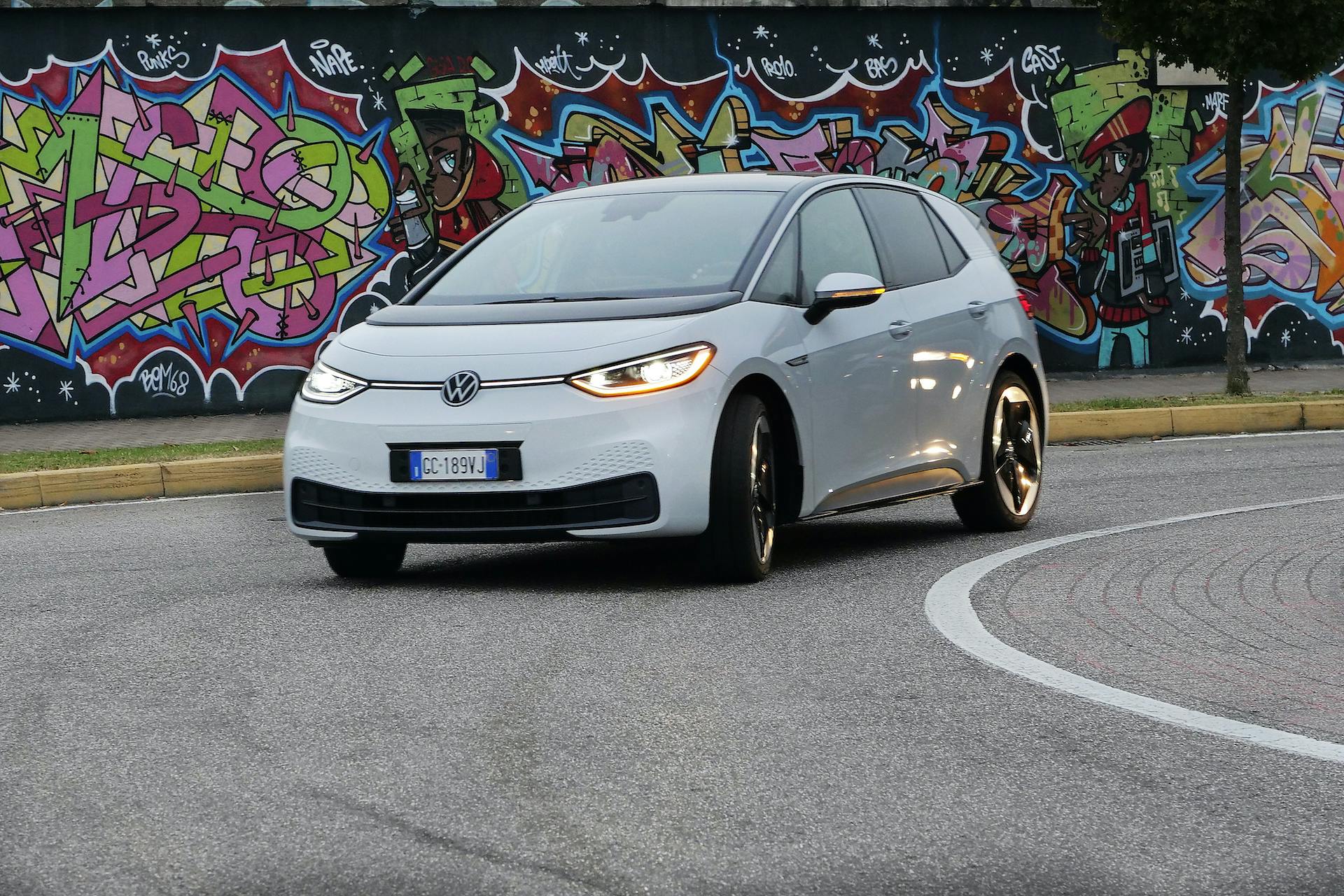 Volkswagen ID3 curva