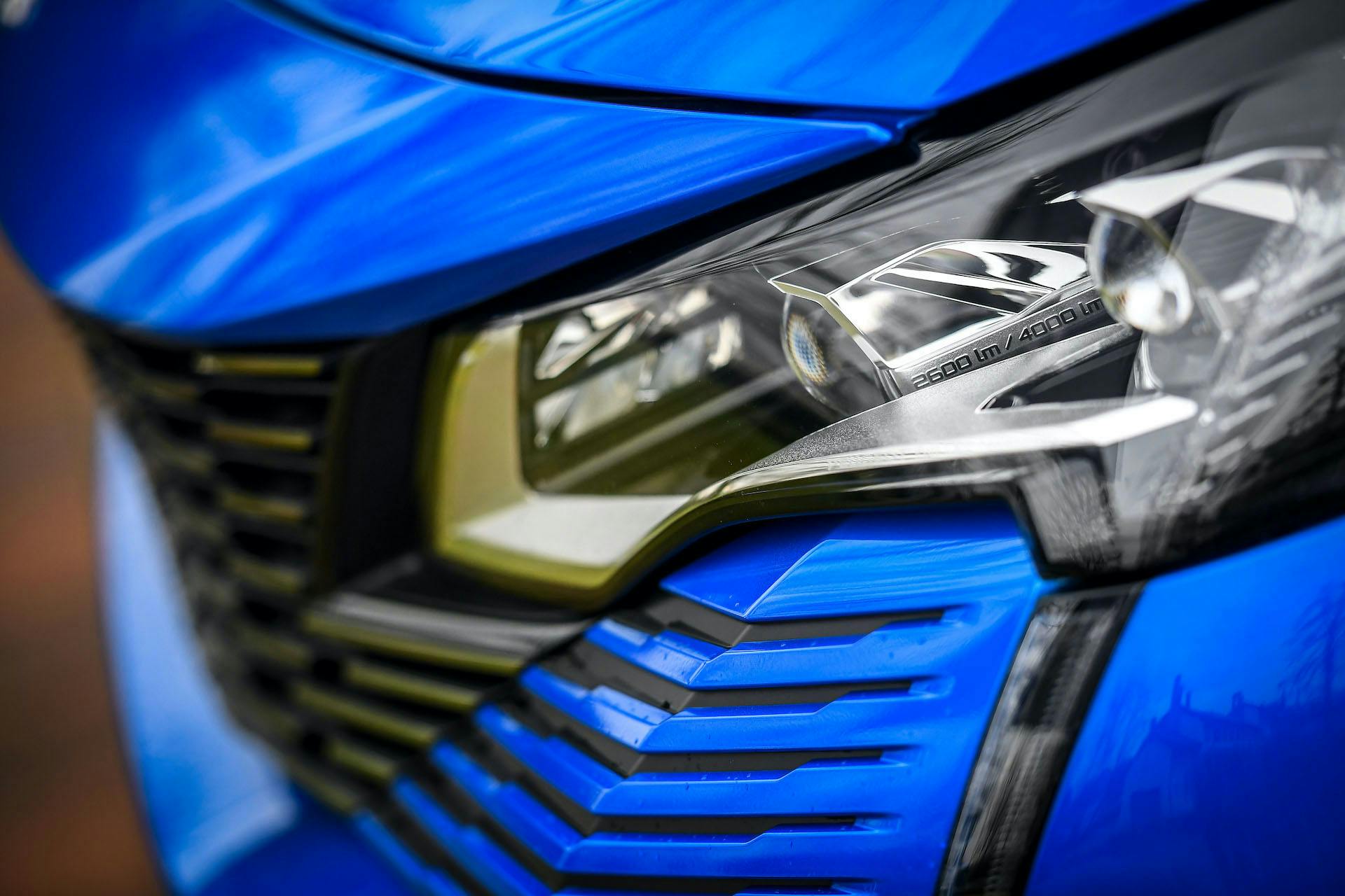 Peugeot 3008 restyling dettaglio faro anteriore