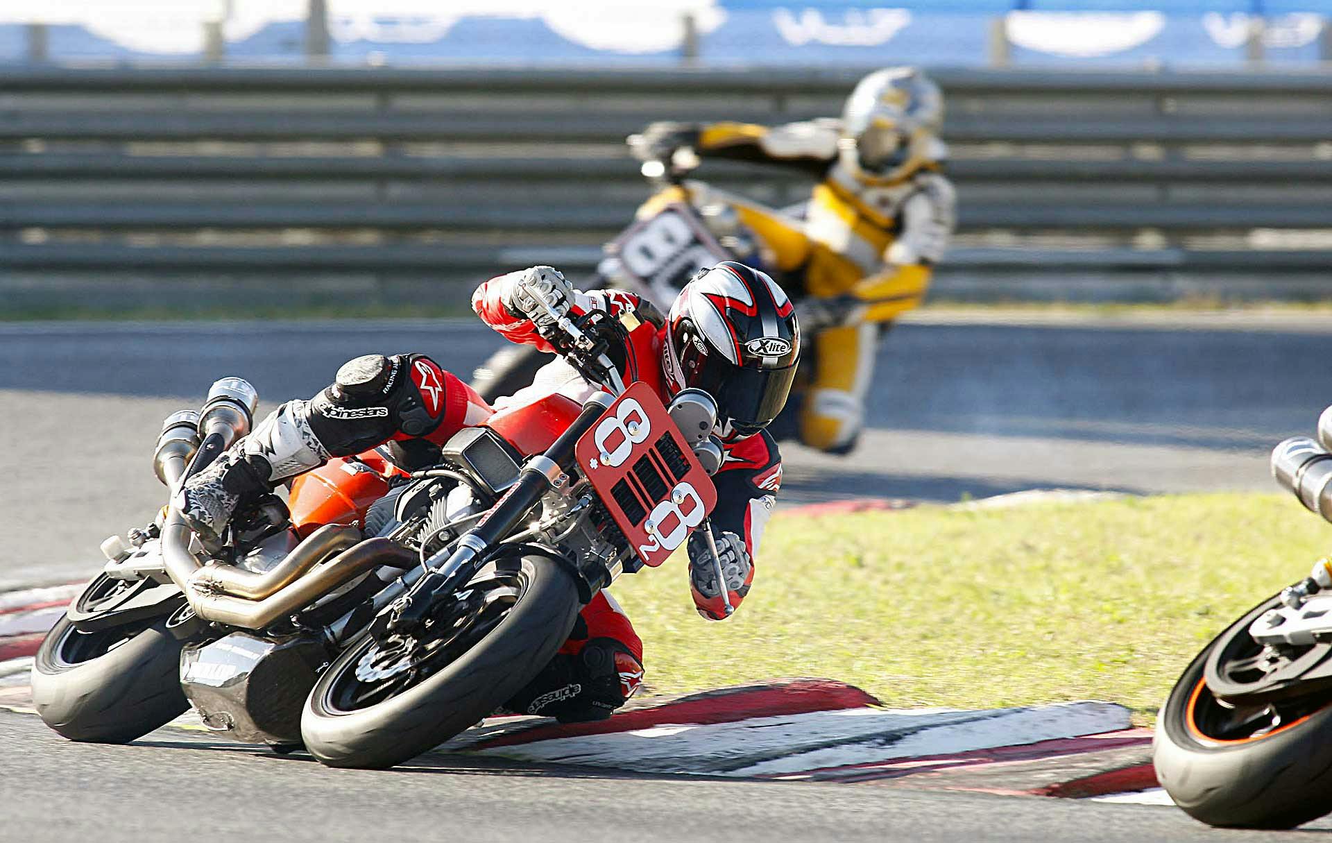 Harley-Davidson XR 1200 in pista stefano cordara