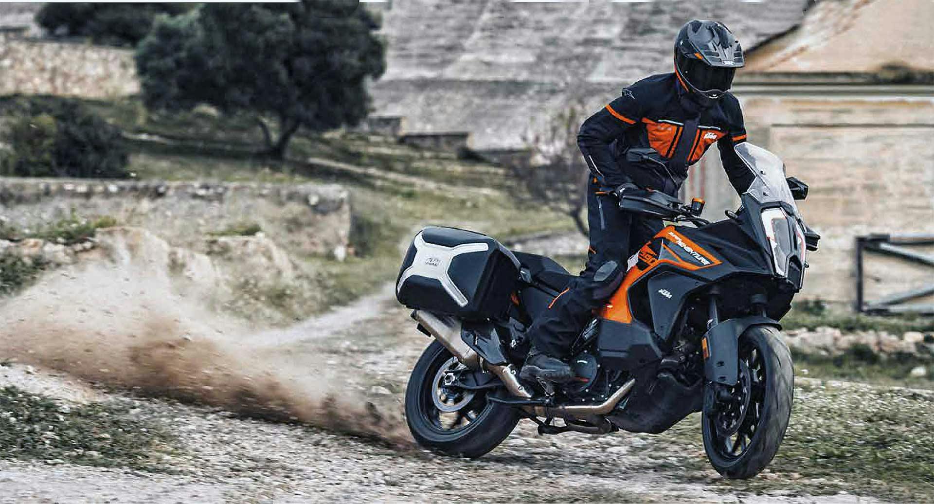 KTM 1290 Super Adventure S 2021 in derapata off road