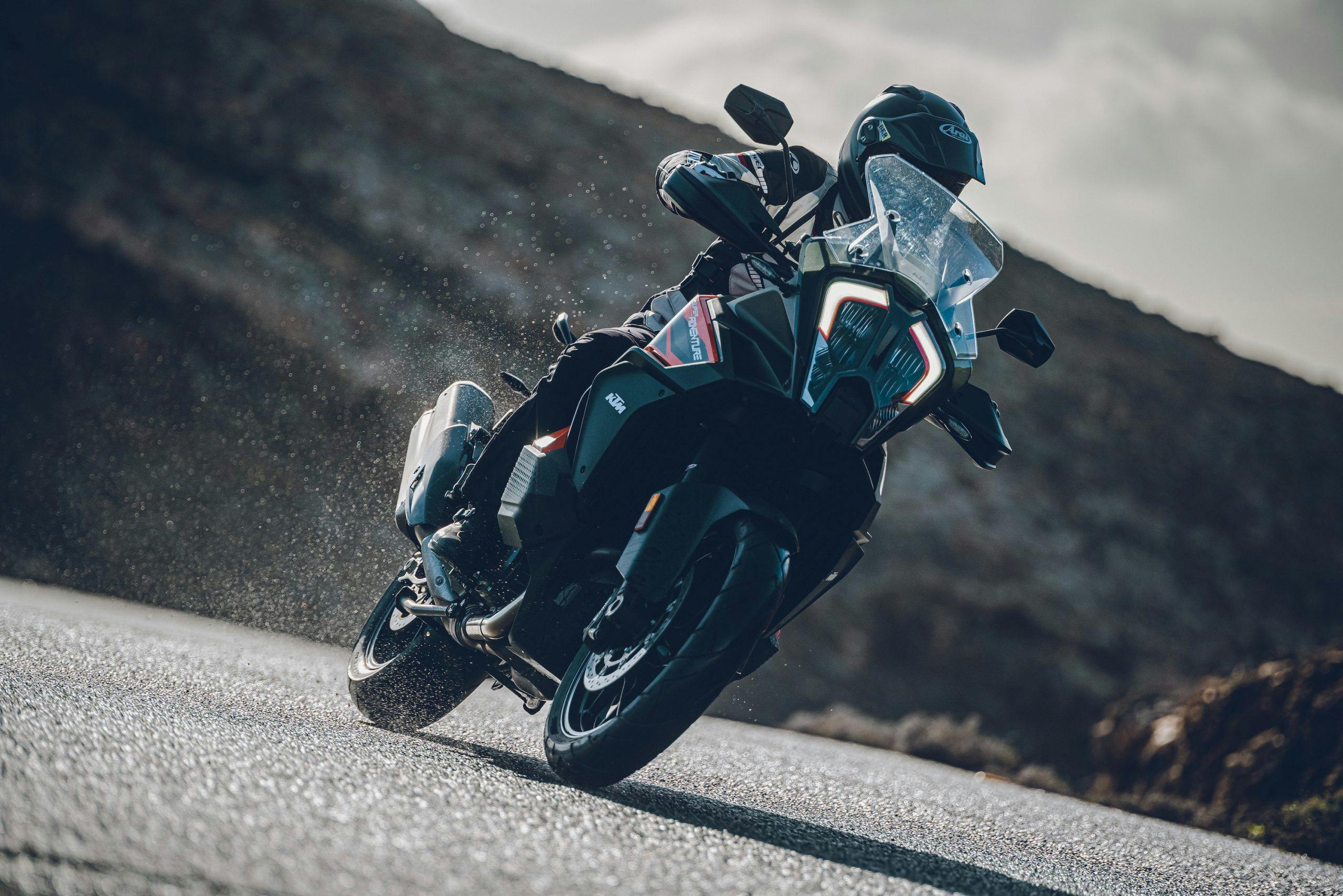 KTM-SUPER-ADVENTURE-1290-S-MY-2021 guida sul bagnato