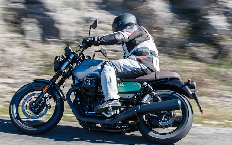 Moto Guzzi V7 Stone 2021