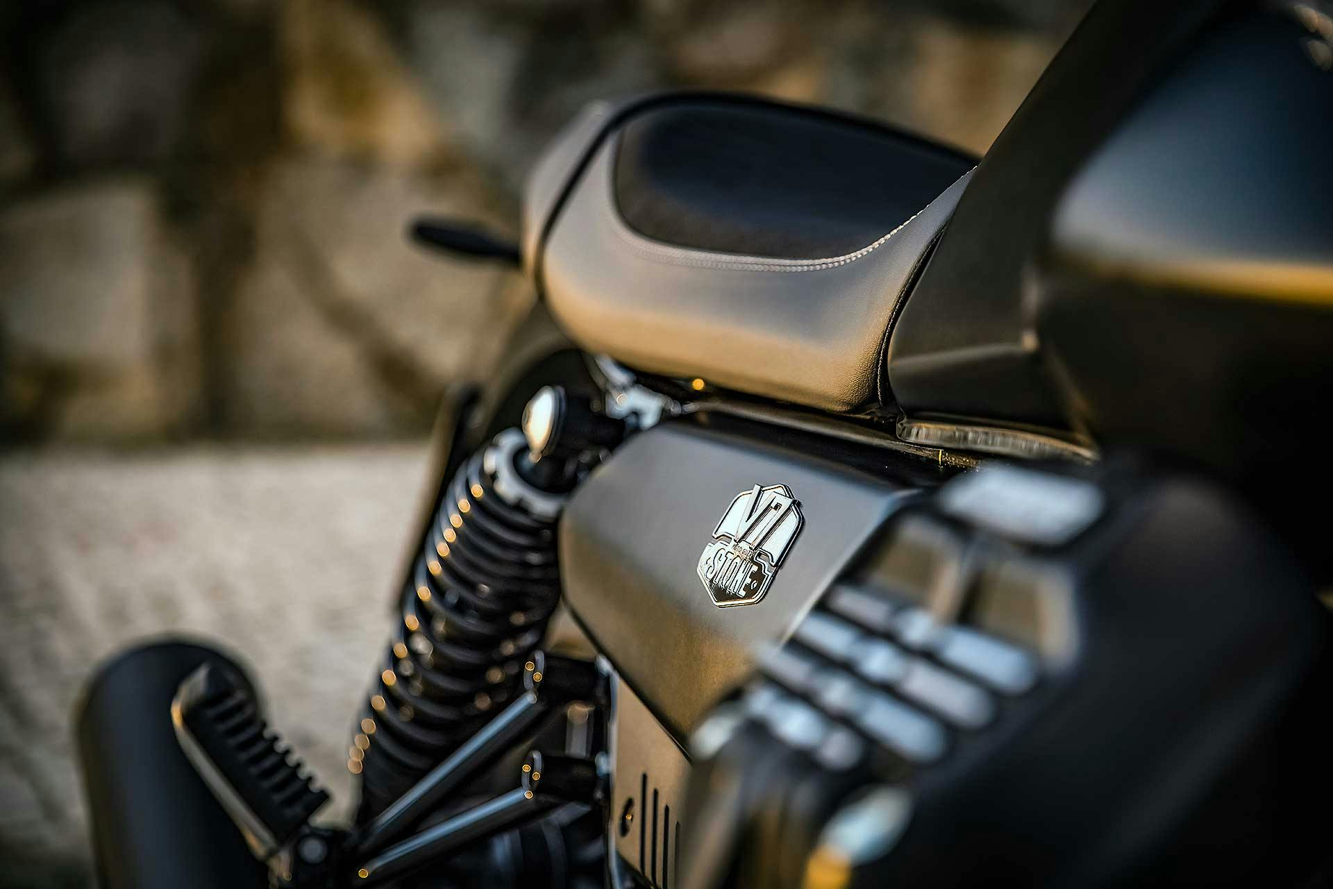 Moto Guzzi V7 Stone 2021