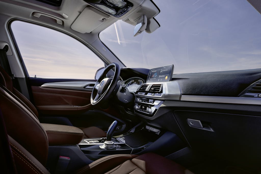 BMW iX3 prova - vista plancia