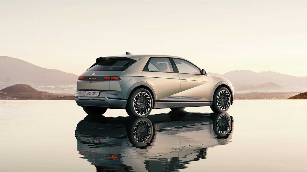 Hyundai Ioniq 5 tre quarti posteriore