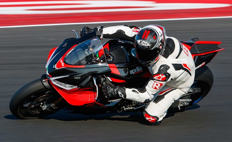 Aprilia RSV4 1100 Factory in pista