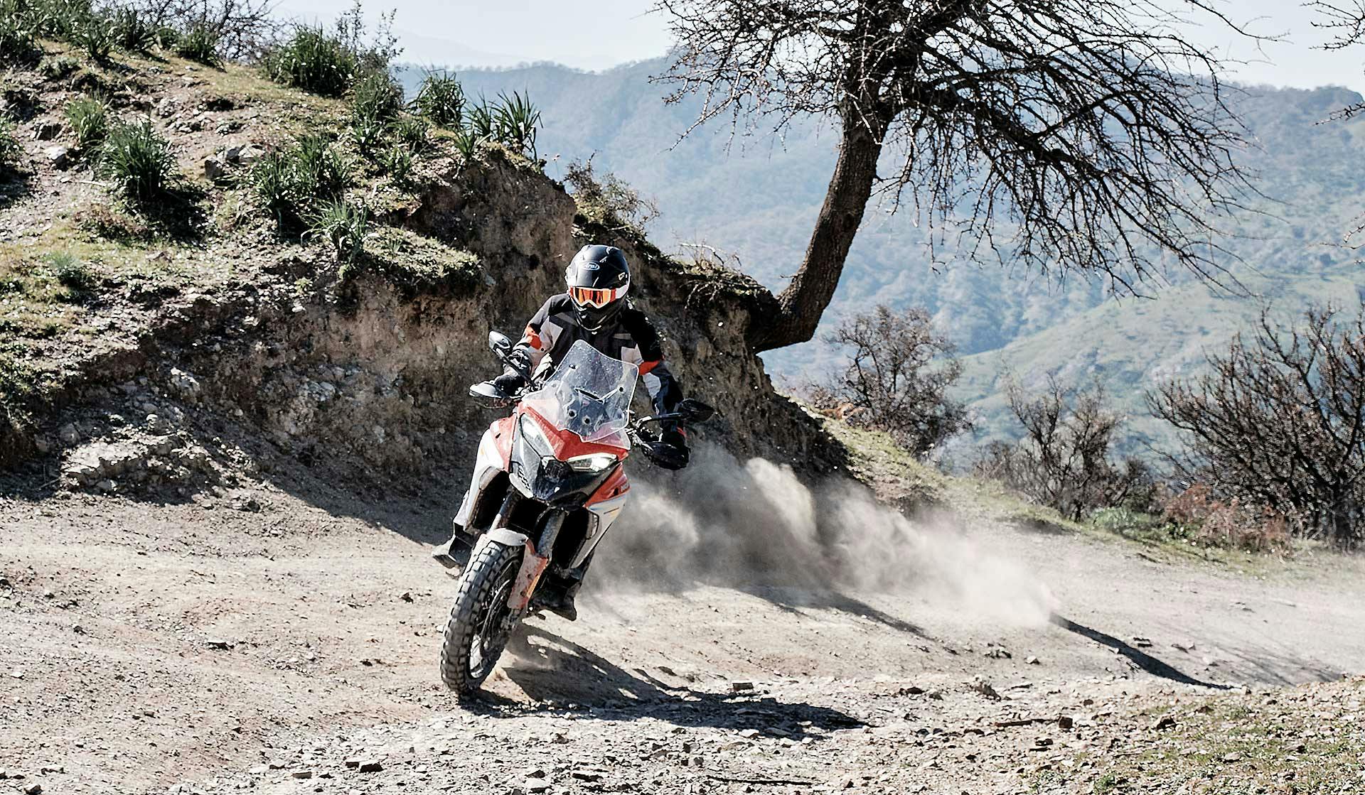 Ducati Multistrada V4S 2021 confronto BMW R 1250 GS