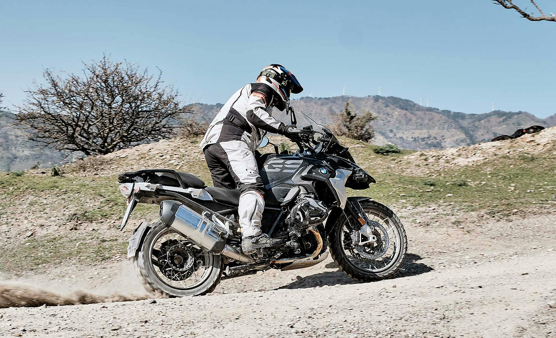 Ducati Multistrada V4S 2021 confronto BMW R 1250 GS