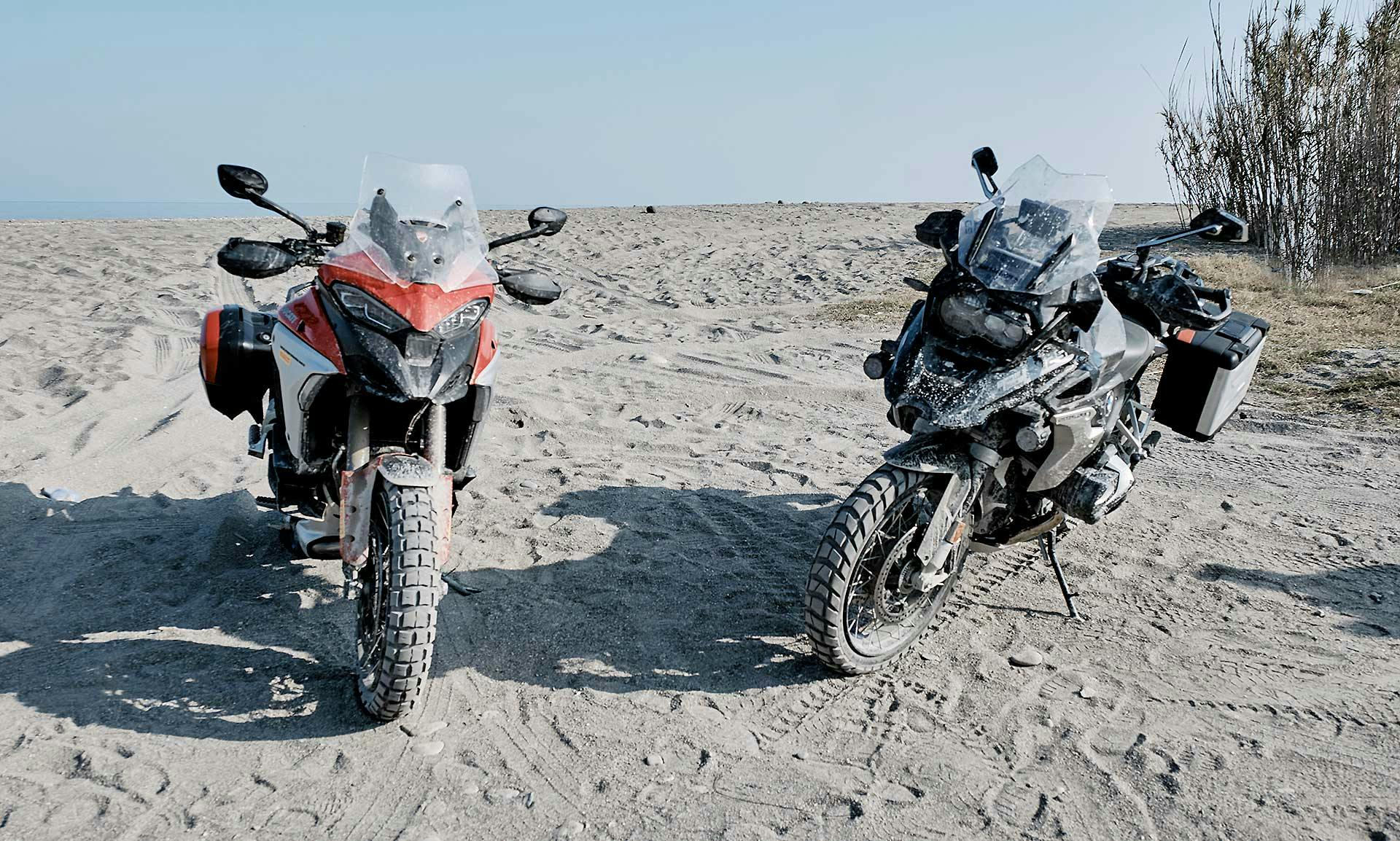 Ducati Multistrada V4S 2021 confronto BMW R 1250 GS