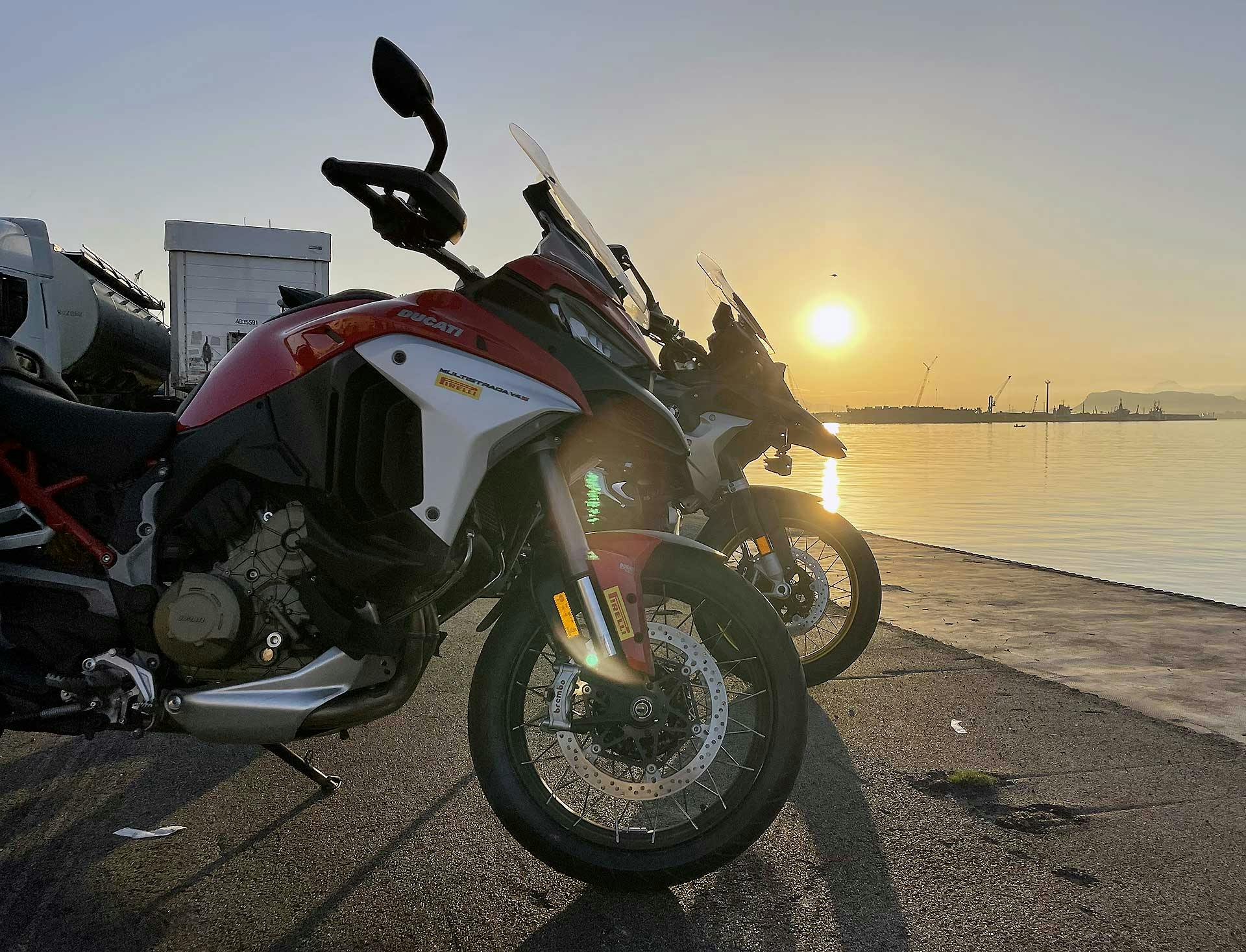 Ducati Multistrada V4S 2021 confronto BMW R 1250 GS