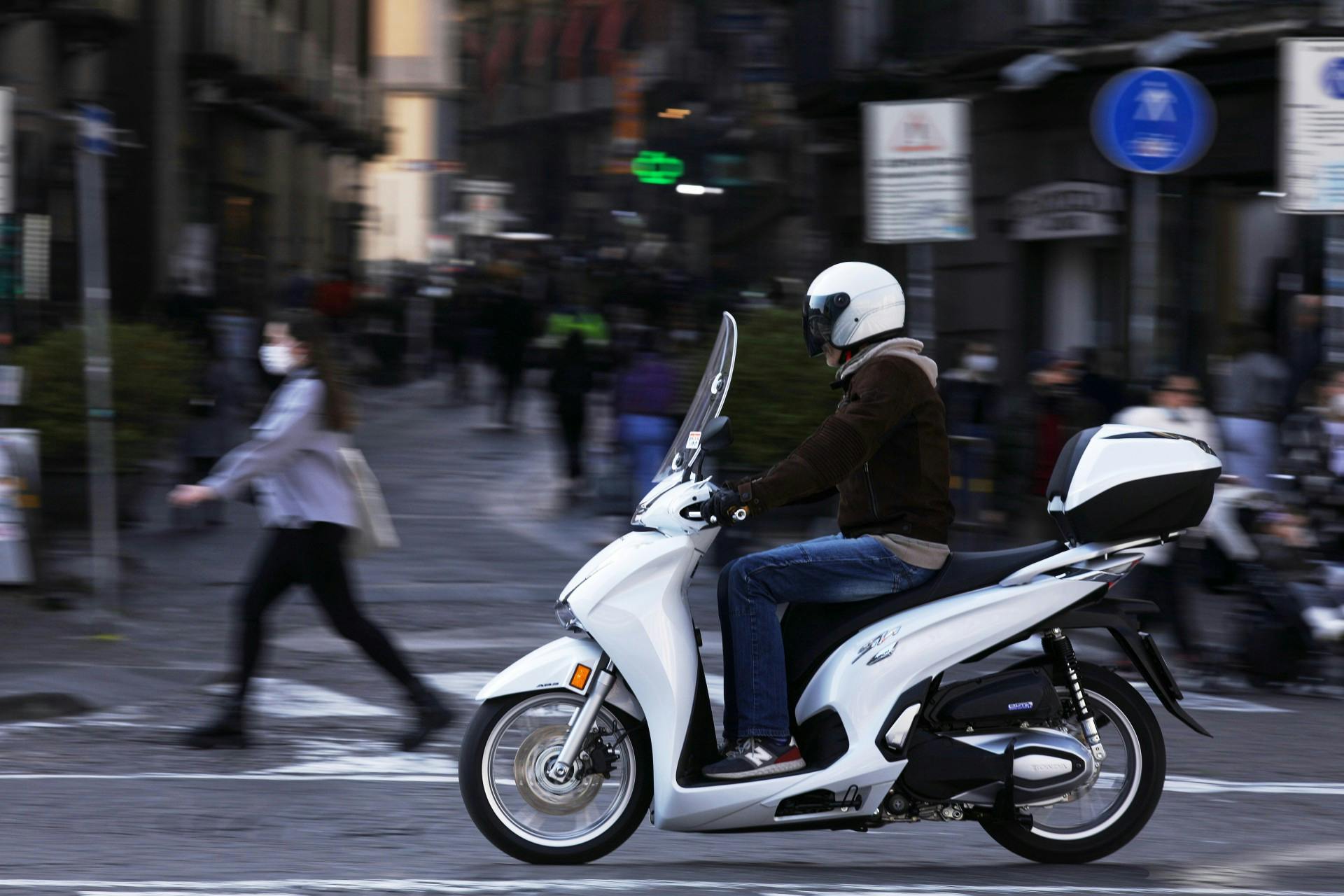 Honda SH350i - bianco - scooter più venduto in italia