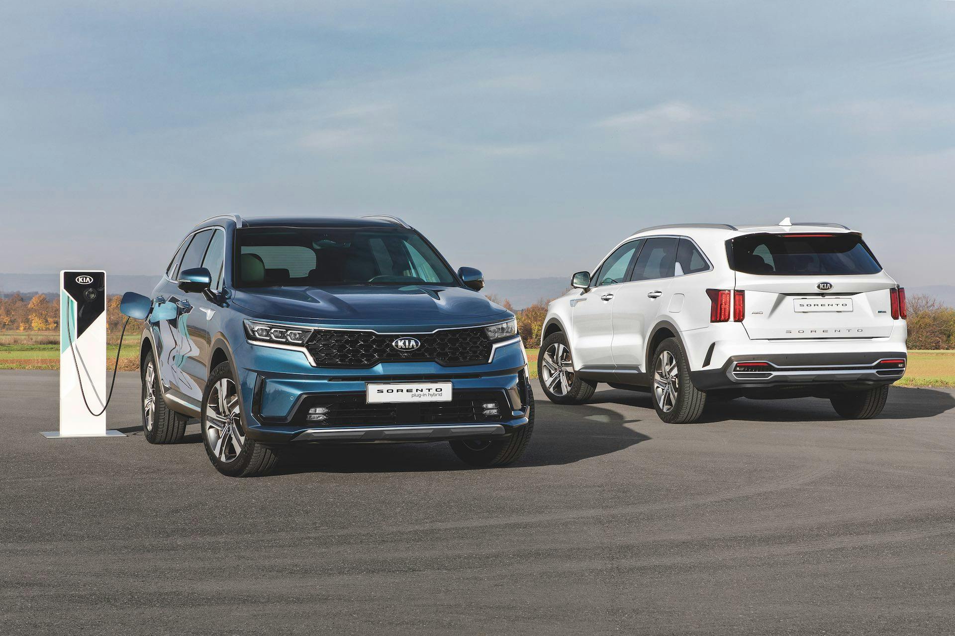 KIA Sorento - front and rear - recharge
