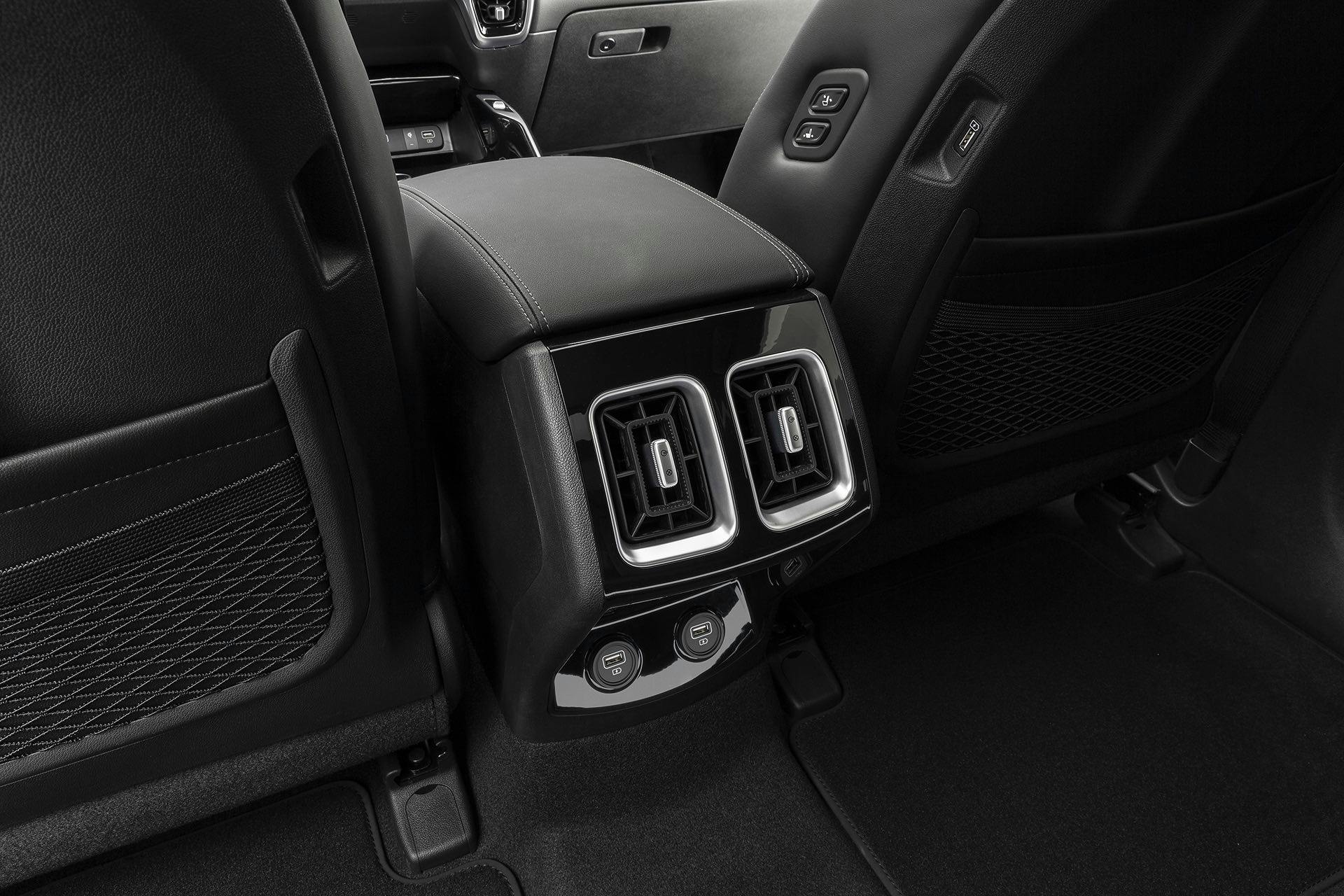Kia Sorenti Plug-in Hybrid 2021 - dettagli interni posteriori