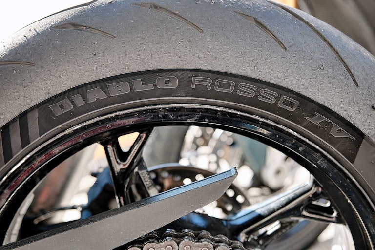 Pirelli Diablo Rosso IV