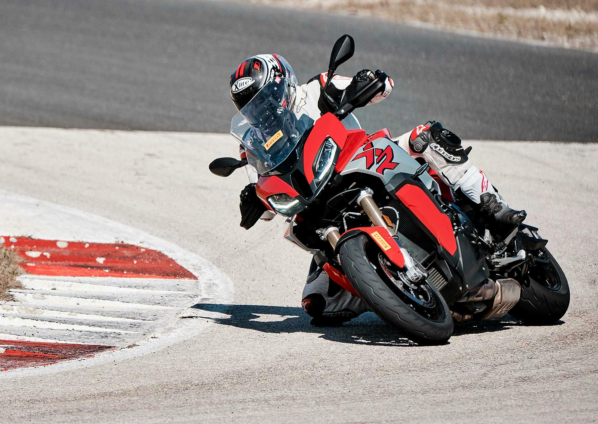 Pirelli Diablo Rosso IV In azione in pista con BMW S 1000 XR